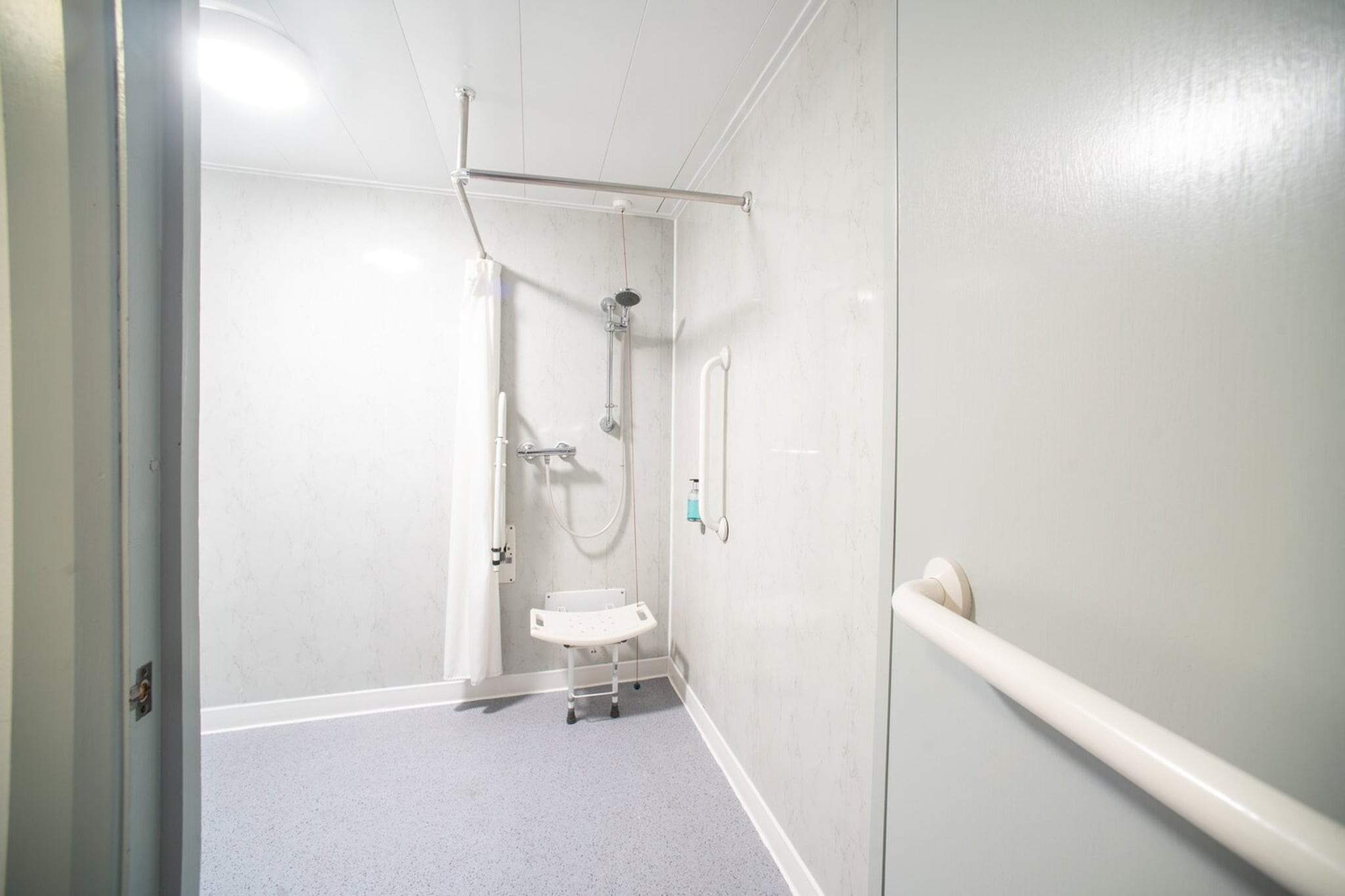 Small Double Room - No Window - Badezimmer
