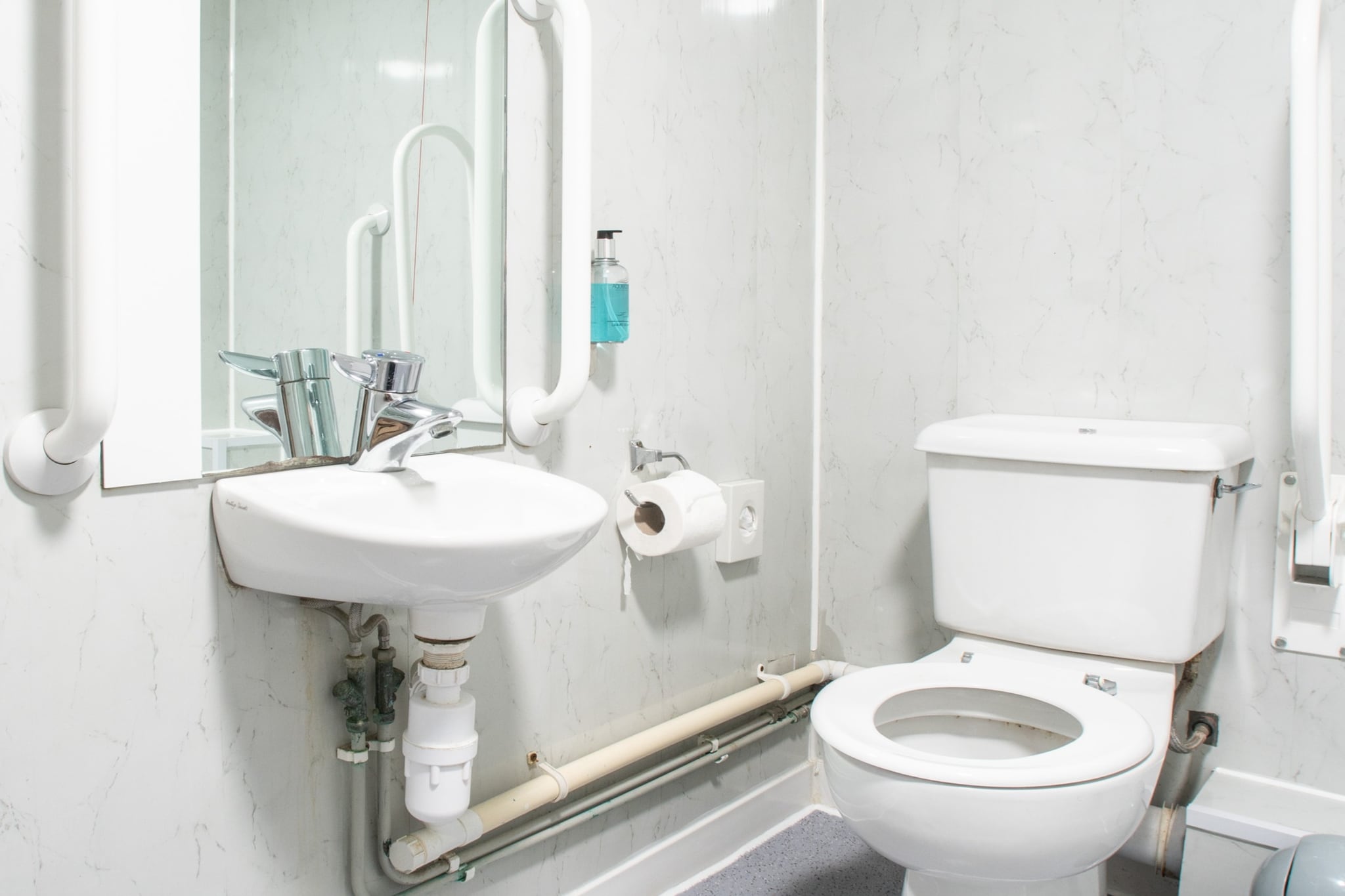 Small Double Room - No Window - Bathroom