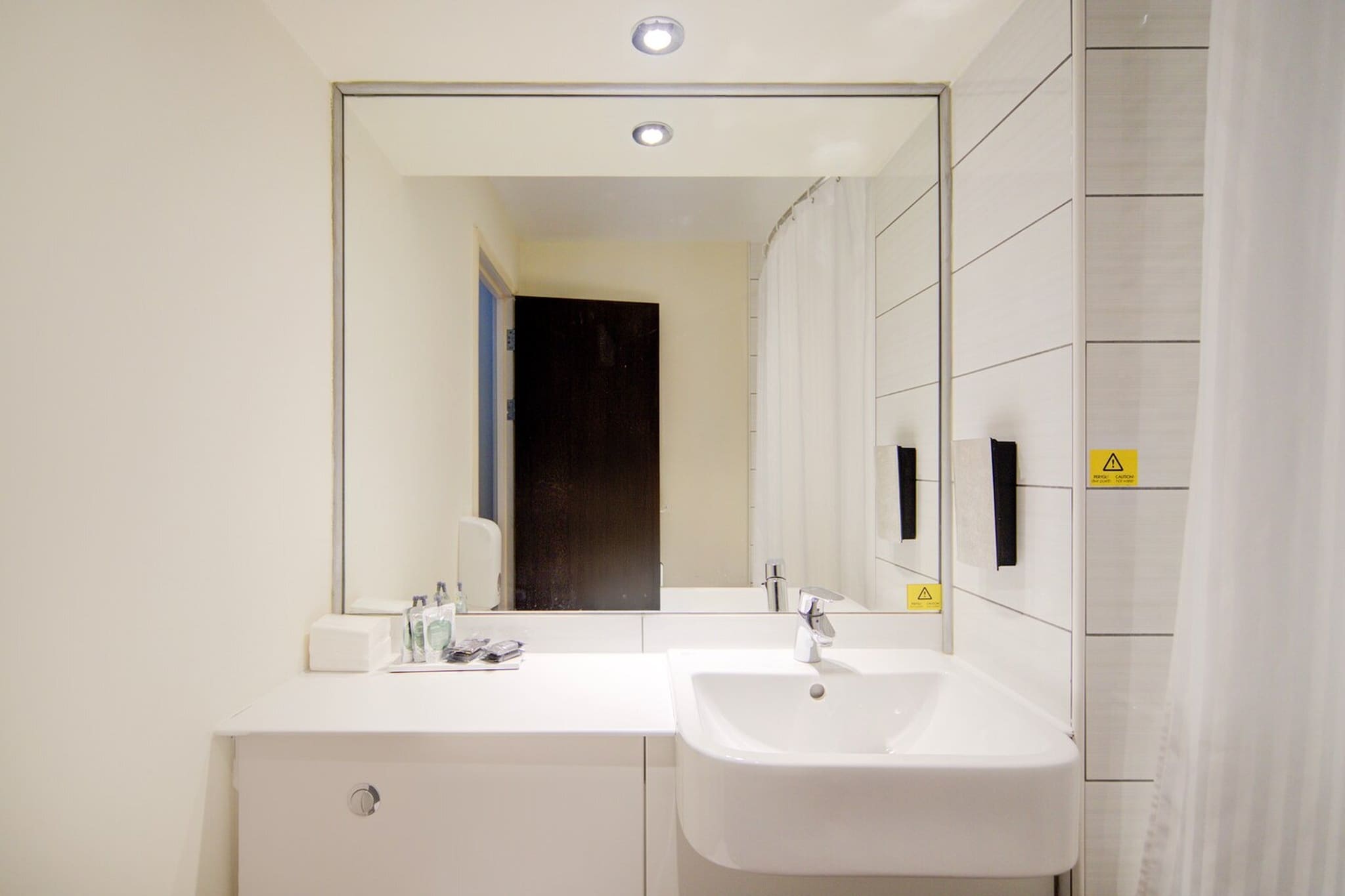 Standard Family of 3 Room - Badkamer