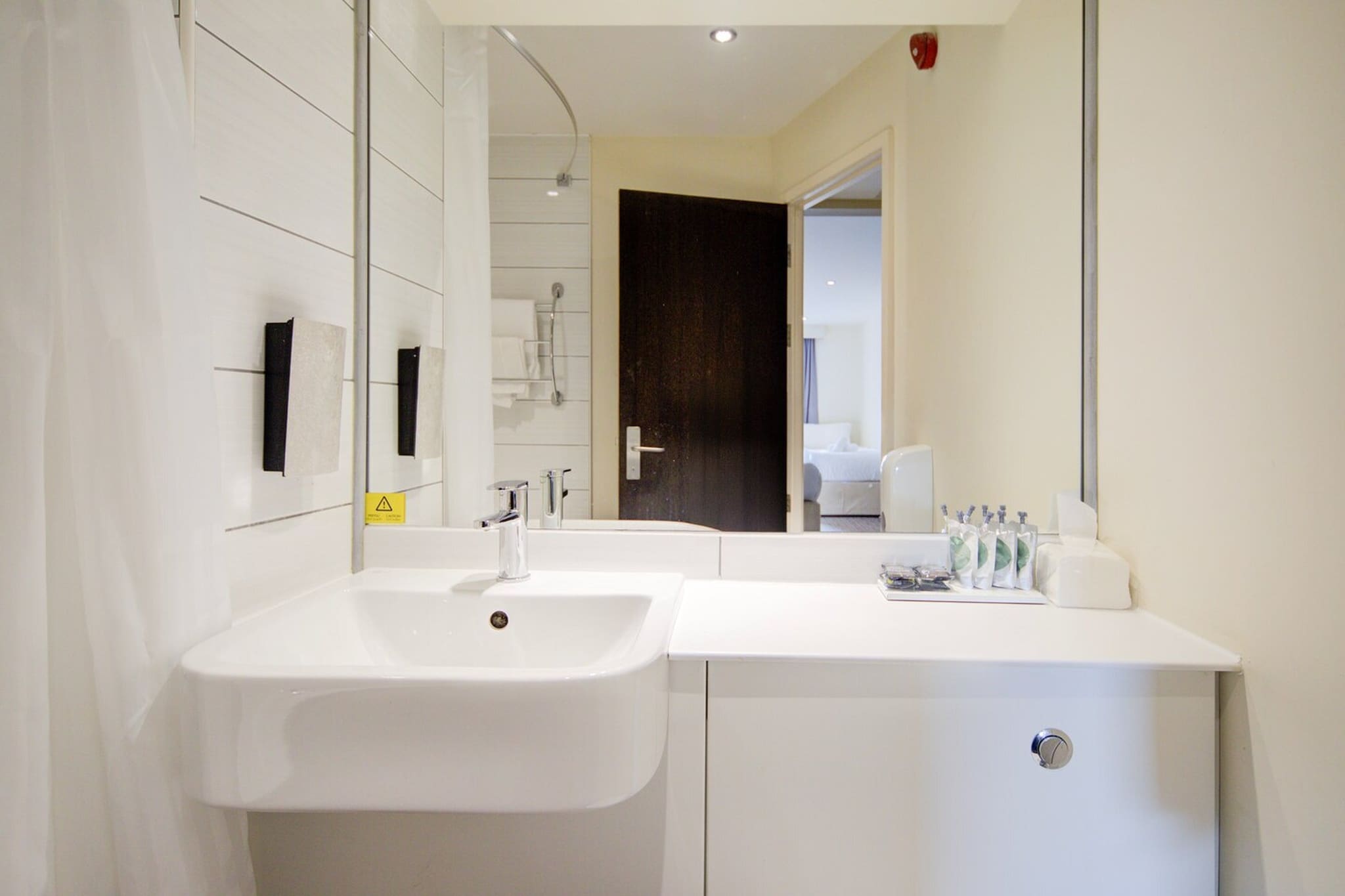 Standard Family of 3 Room - Badkamer