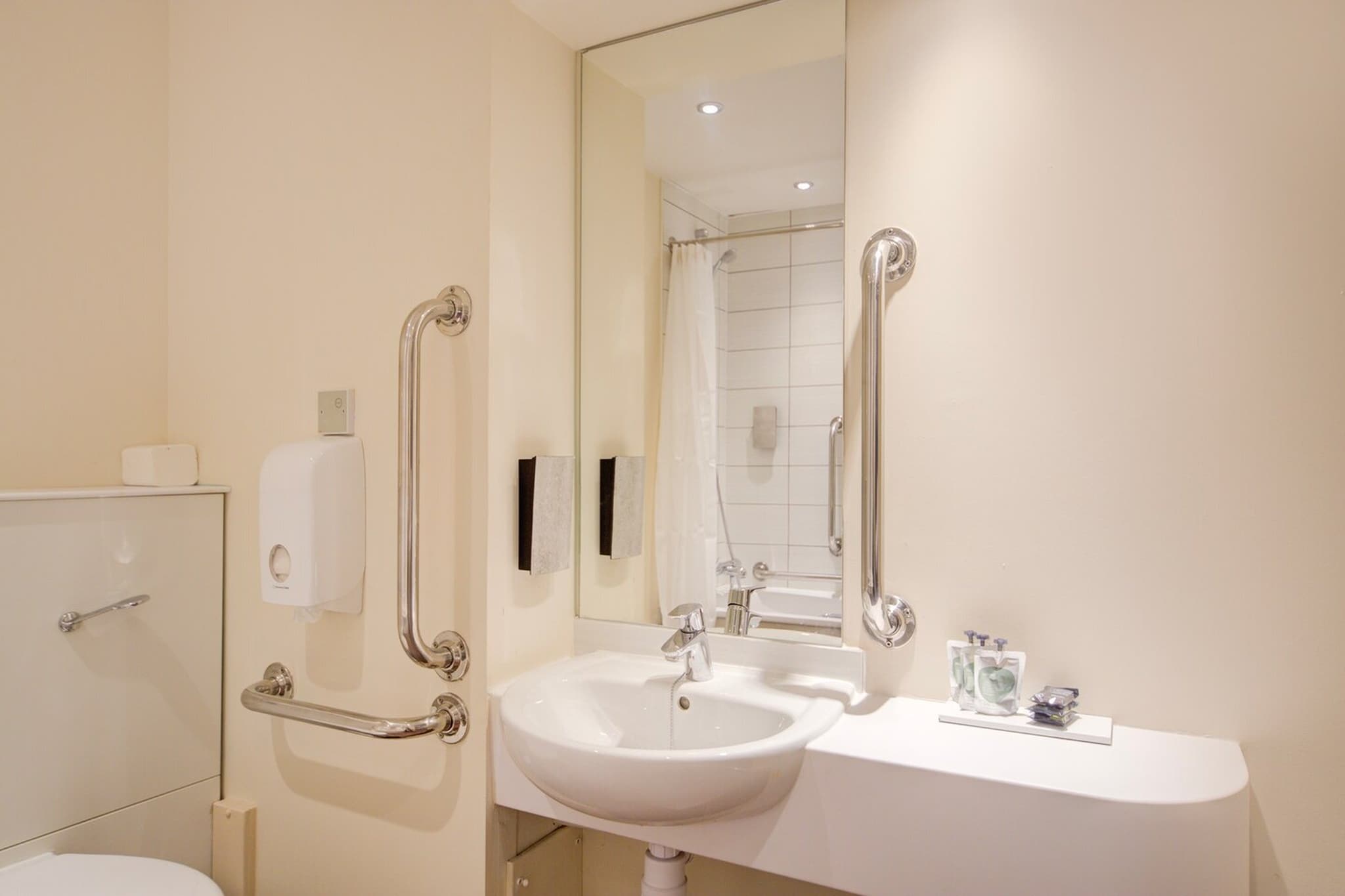 Standard Family of 3 Room - Badkamer