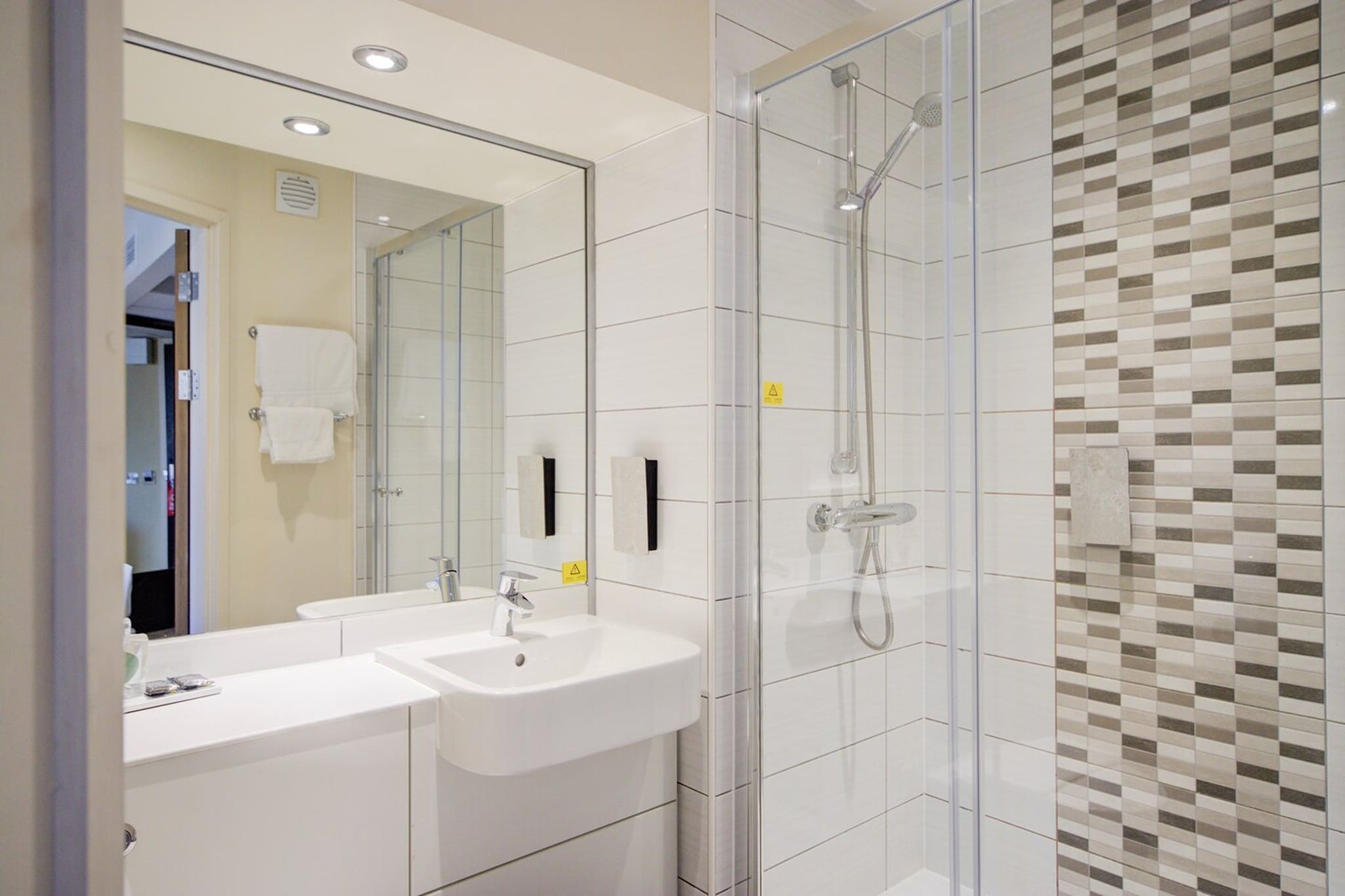 Standard Family of 3 Room - Badkamer