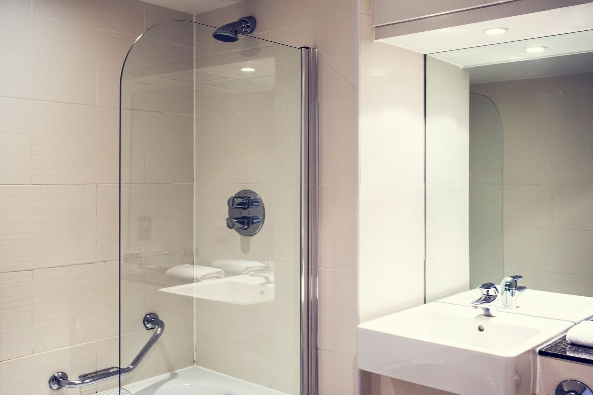 Classic Twin Room - Bathroom