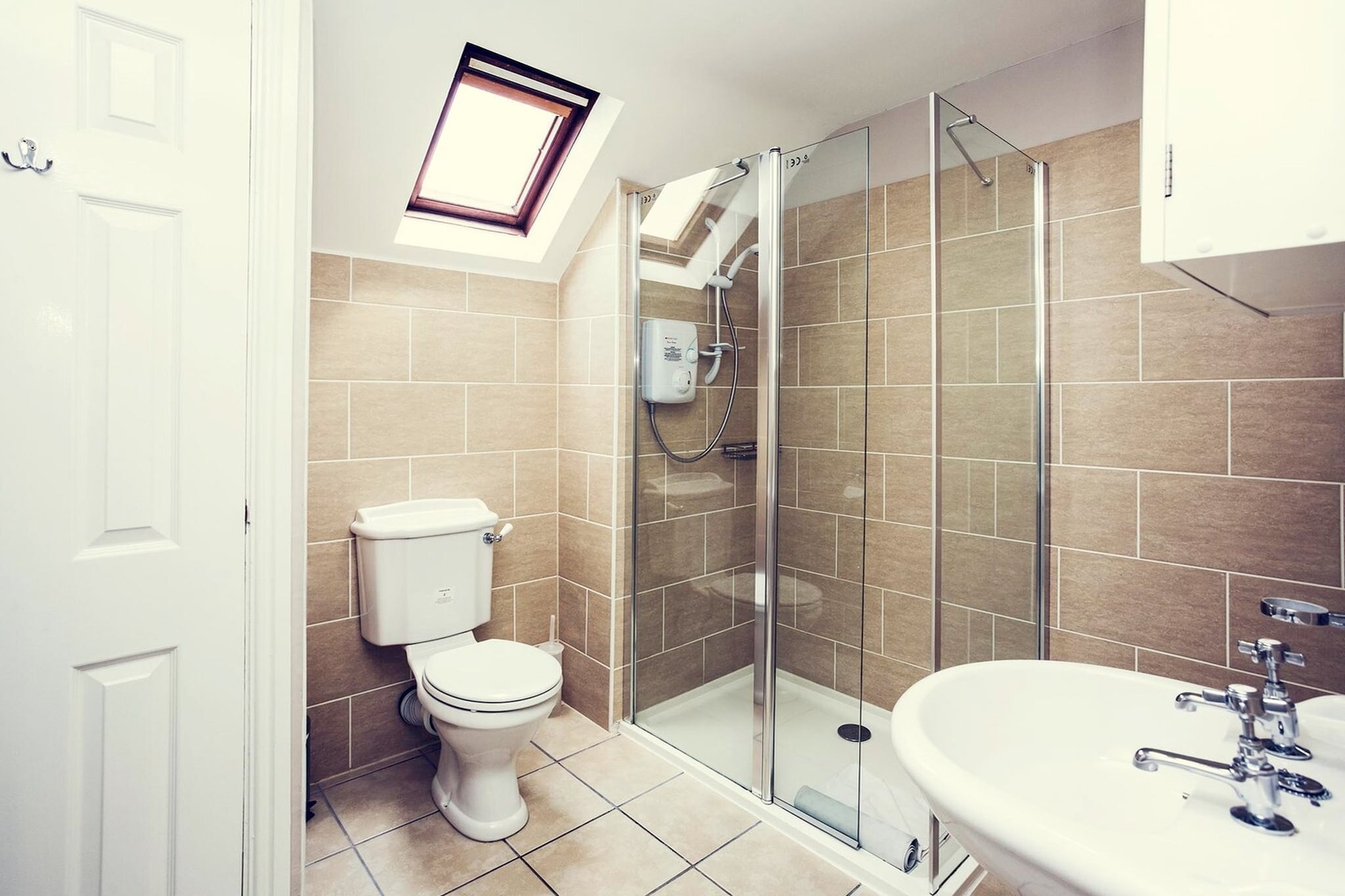 Classic Twin Room - Bathroom