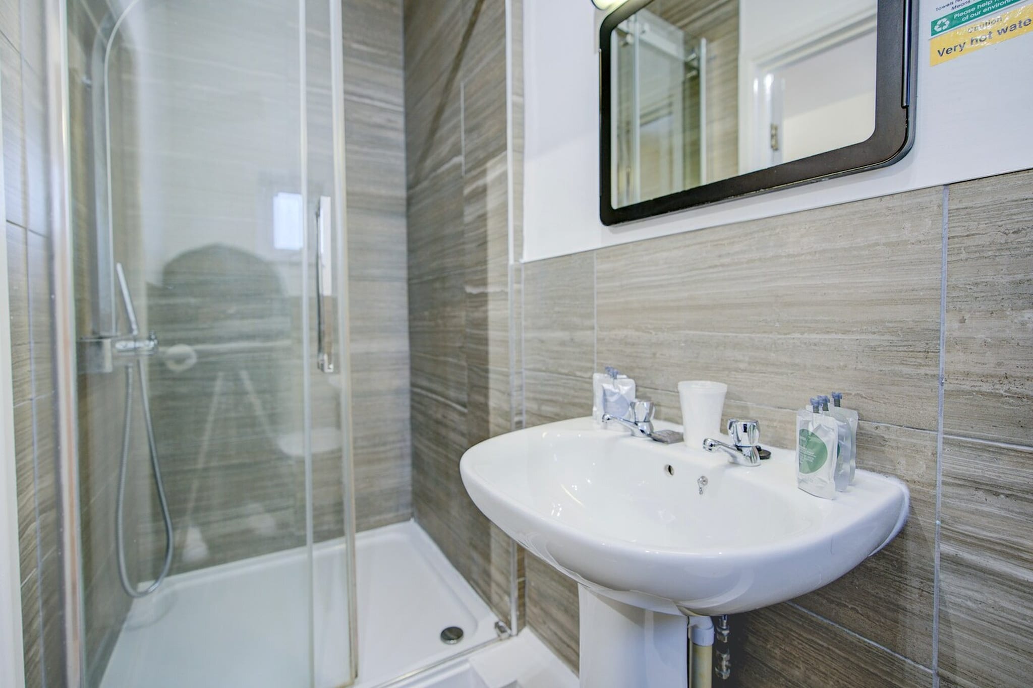 Standard Triple Room - Badkamer