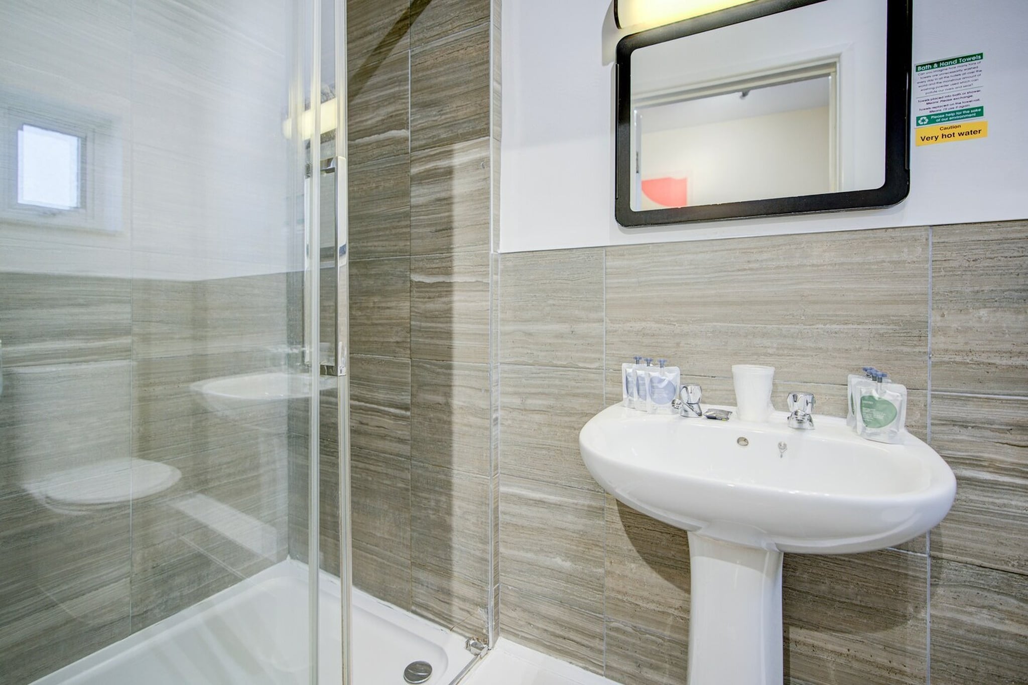 Standard Triple Room - Badkamer