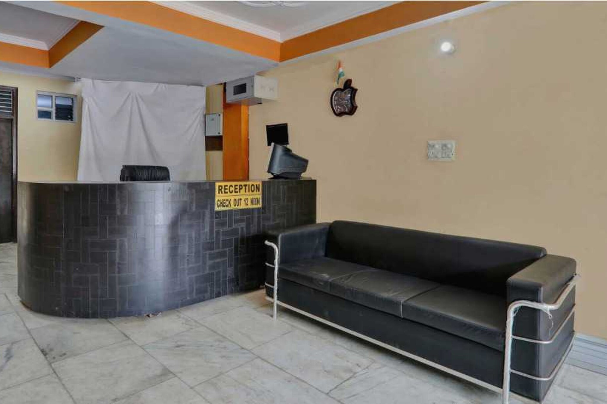 Collection O Banaras Junction
