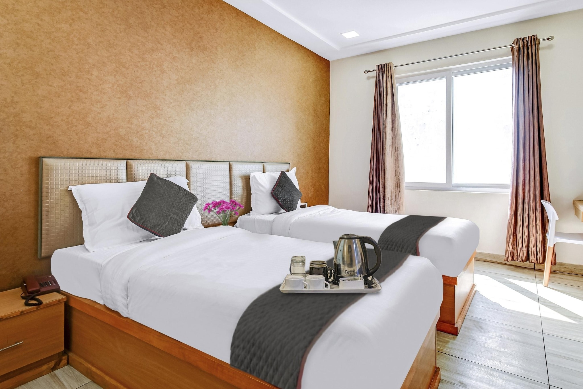 OYO Hotel Ekana Inn