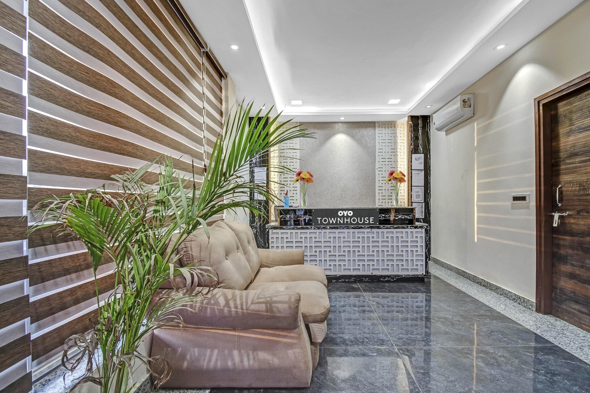 Ground floor: (bedroom(double bed, TV, seating area, air conditioning, telephone), bathroom(bathtub or shower, washbasin, toilet, Towels incl., shampoo, body soap, hot water), parking, lift, Laundry Package incl.)