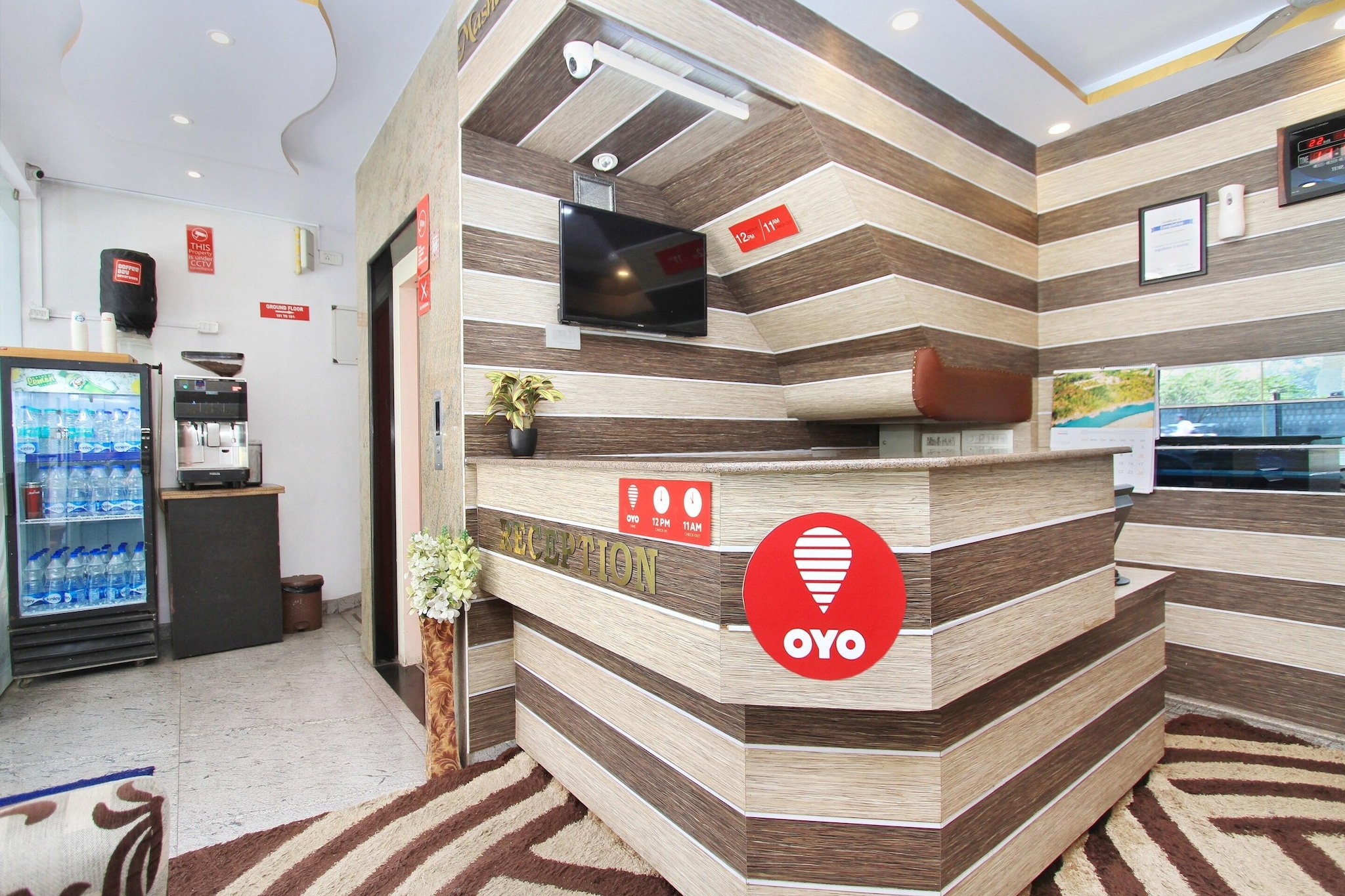 Ground floor: (bedroom(double bed, TV, seating area, air conditioning, telephone), bathroom(bathtub or shower, washbasin, toilet, Towels incl., shampoo, body soap, hot water), parking, lift)