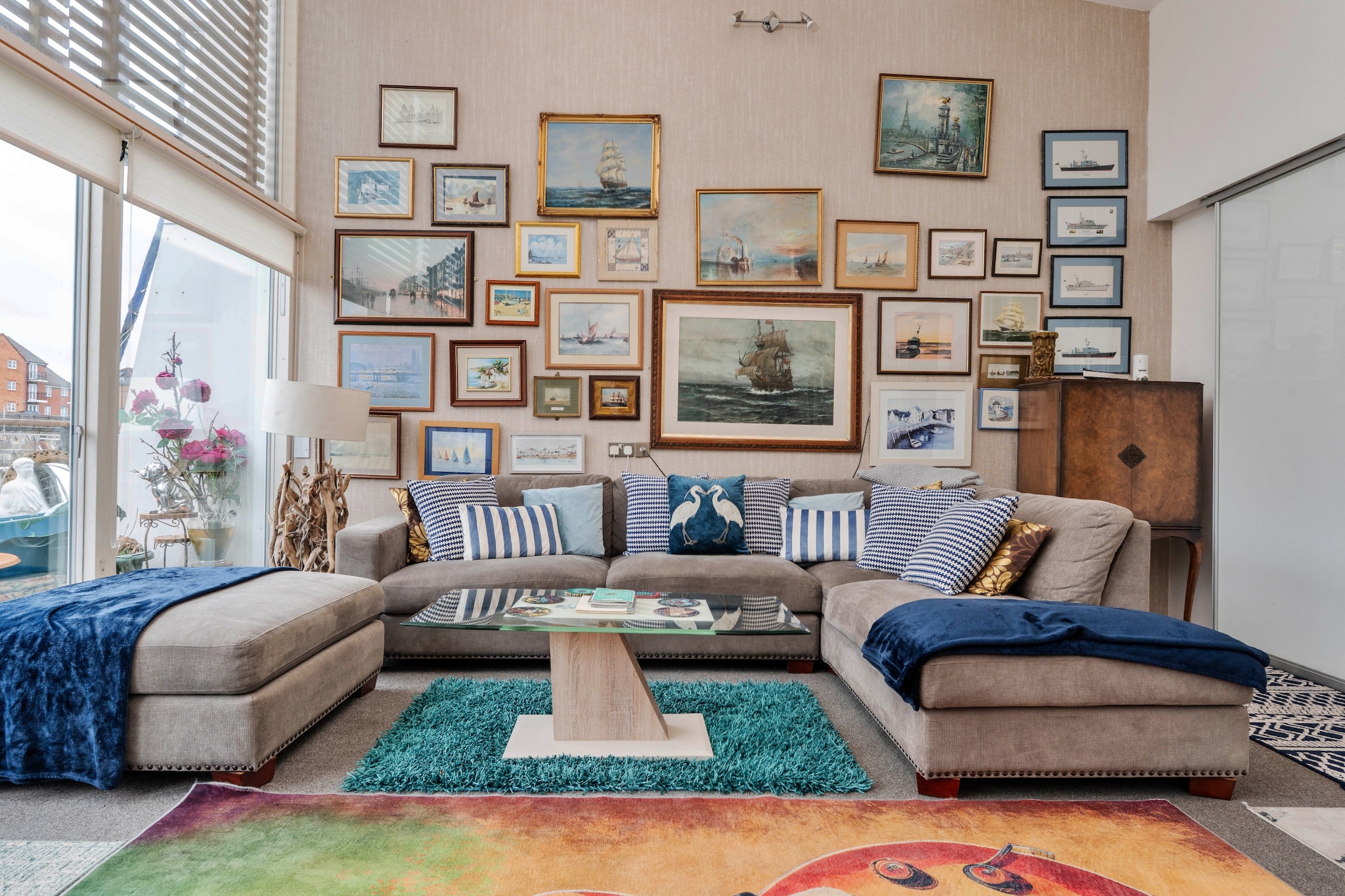 The Houseboat, Liverpool Marina - Woonkamer