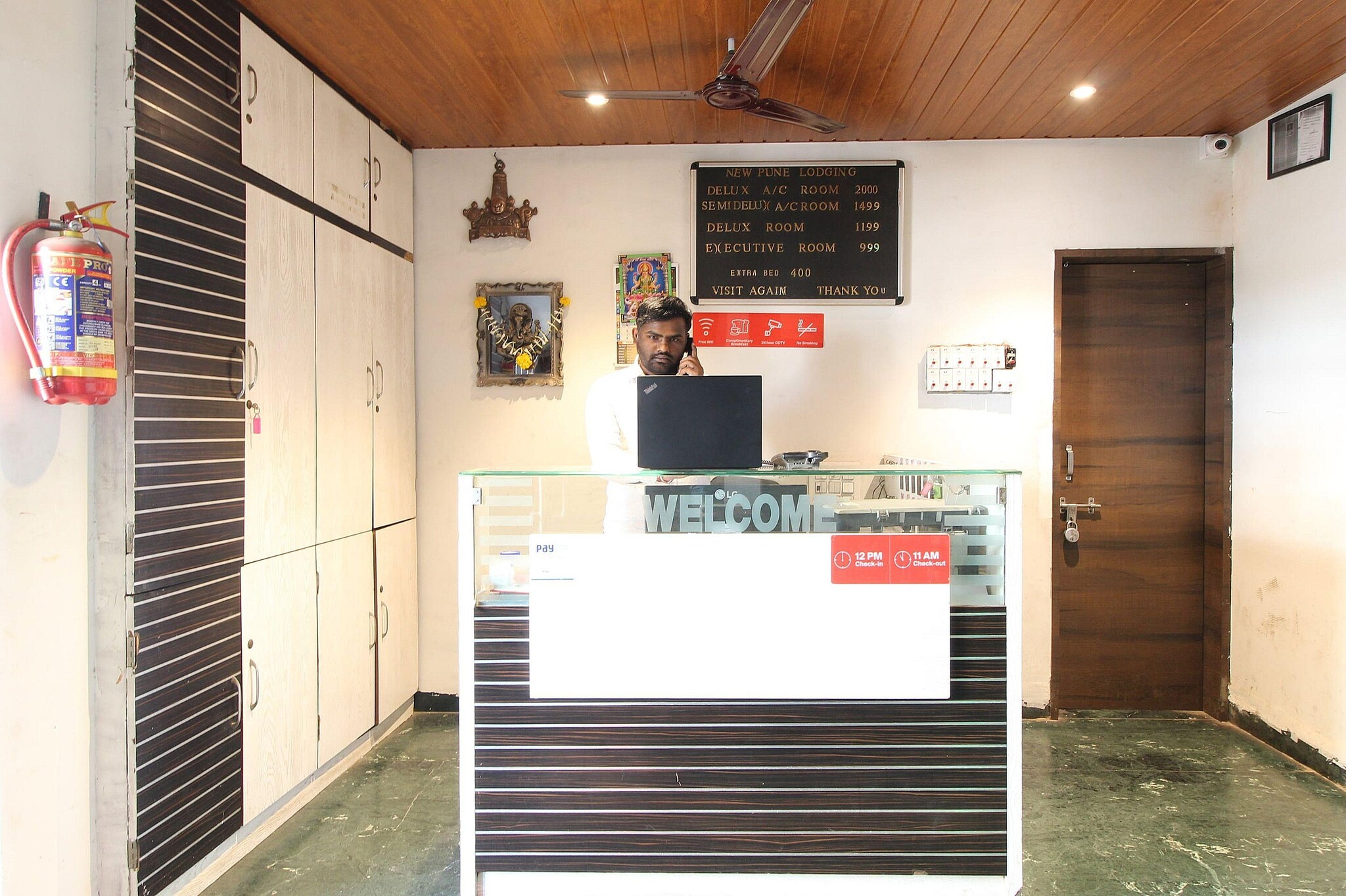 Ground floor: (bedroom(double bed, TV, seating area, air conditioning, telephone, Floor mattress), bathroom(bathtub or shower, shower, washbasin, toilet, Towels incl., shampoo, body soap, hot water), Parking, bar, lift, Laundry Package incl.)