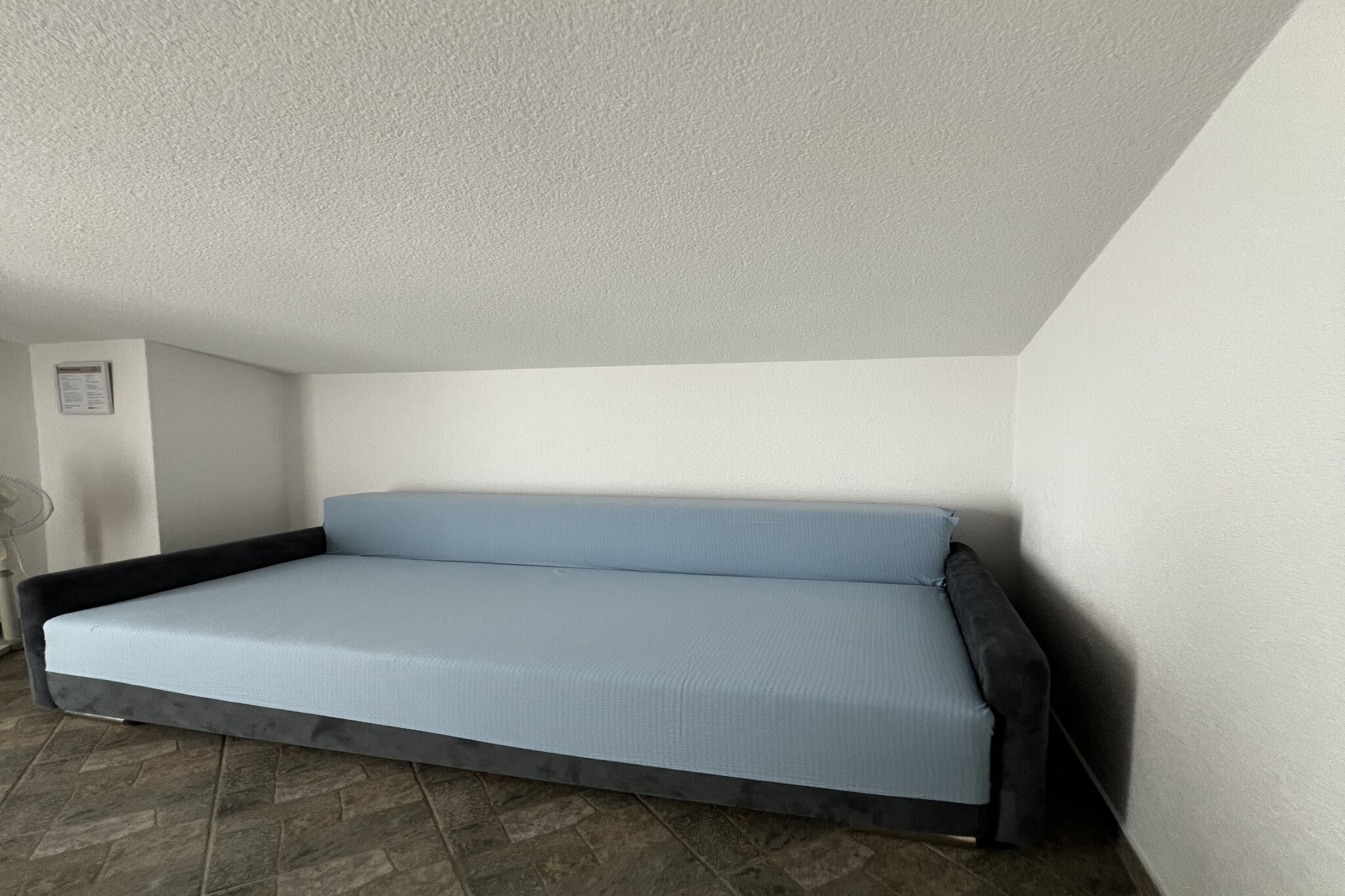 The apartment in Vir has 2 bedrooms and capacity for 6 persons. Accommodation of 132 m² charming and is very light, located on beach, It has waterfront and garden. The property is located 130 m rock beach, 350 m the restaurant, 350 m coffee shop, 850 m supermarket, 9 km city, 25 km hospital, 36 km international airport, 36 km airport and it is located in a a family-friendly zone and next to the sea. The accommodation is equipped with the following items: outdoor furniture, terrace, barbecue, iron, internet (Wi-Fi), hair dryer, electric heating, air-conditioned, open-air parking in the same building, TV, satellite tv. The open plan kitchen, electric, is equipped with refrigerator, microwave, freezer, dishes/cutlery, kitchen utensils, coffee machine, toaster and kettle.