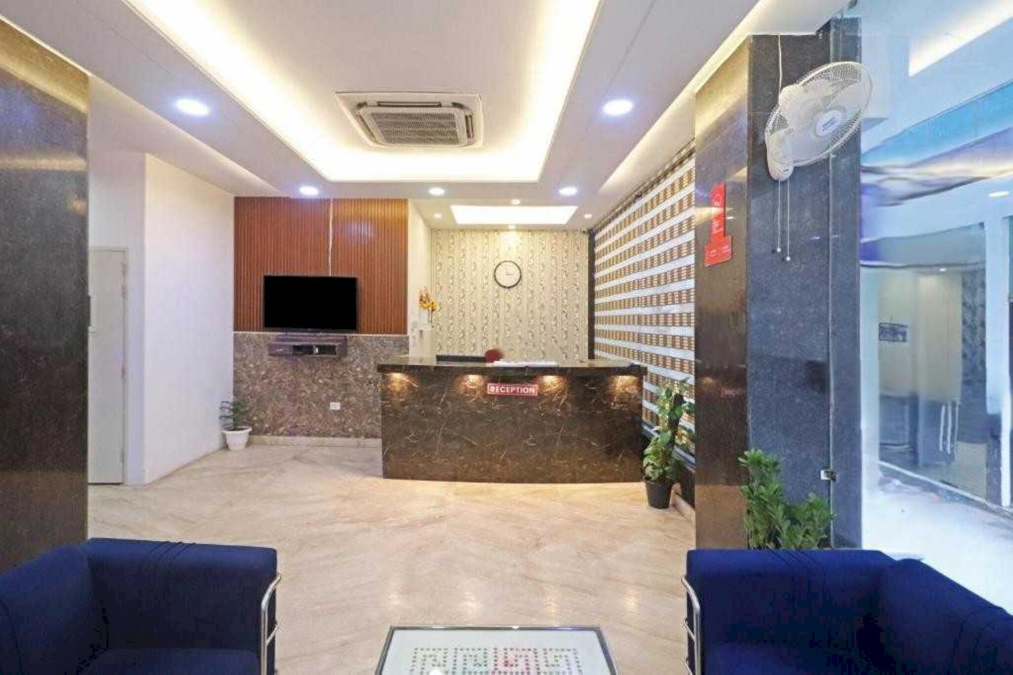 Ground floor: (bedroom(double bed, TV, seating area, air conditioning, telephone, Floor mattress), bathroom(shower, washbasin, toilet, Towels incl., shampoo, body soap, hot water))