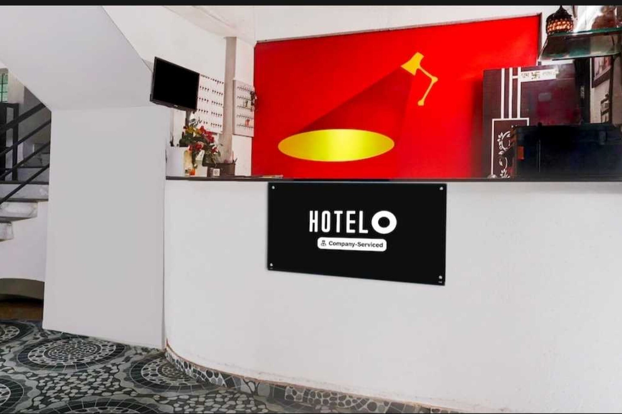 Ground floor: (bedroom(double bed, TV, seating area, air conditioning, telephone, Floor mattress), bathroom(bathtub or shower, shower, washbasin, toilet, Towels incl., shampoo, body soap, hot water), lift)