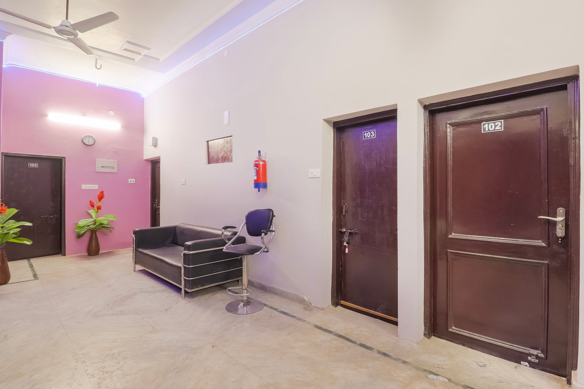 Ground floor: (bedroom(double bed, TV, seating area, air conditioning, telephone, Floor mattress), bathroom(bathtub or shower, shower, washbasin, toilet, Towels incl., shampoo, body soap, hot water), lift)