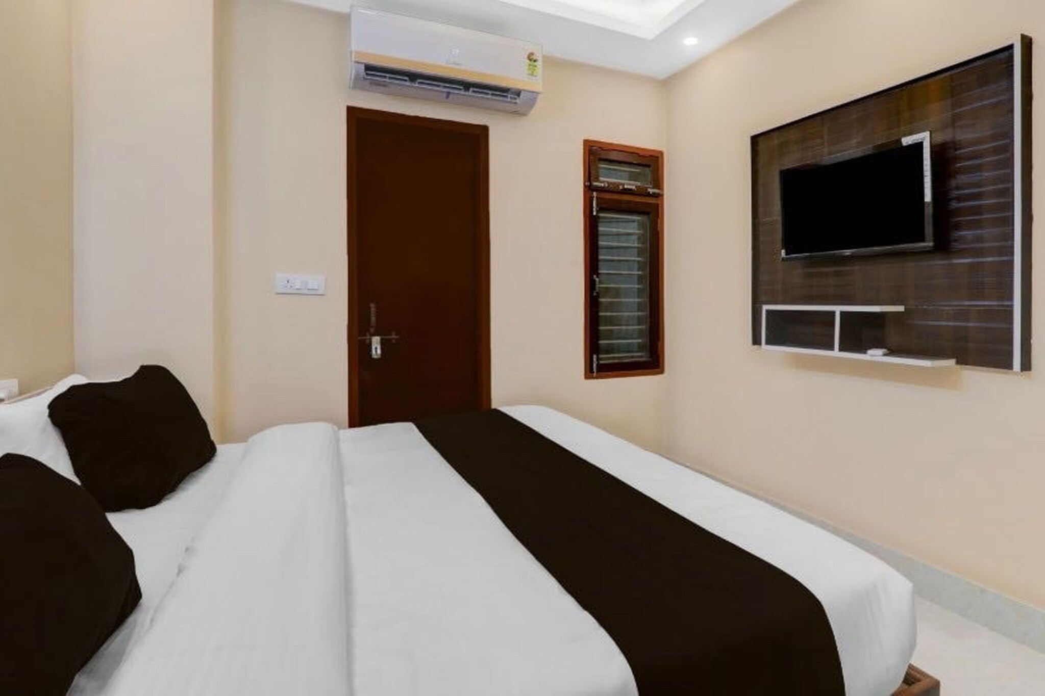 Enjoy a comfortable and hassle-free experience at our thoughtfully designed property. Each room is equipped with modern amenities, cozy bedding, and elegant decor to make you feel right at home. Located conveniently with easy access to public transport and major attractions, it's perfect for both business and leisure travelers. Cleanliness and guest comfort are our top priorities, and our team is available 24/7 to assist you throughout your stay.

Unmarried couples are warmly welcome at this property.
Guests with local ID proof are warmly welcome.

Early Check-In Policy: A full day’s room rate will be charged for check-ins before 6:00 AM. Complimentary early check-in is available between 6:00 AM and 10:00 AM, subject to room availability.
Check-in is only available to guests aged 18 and above. Please provide a government-issued ID to confirm your age.