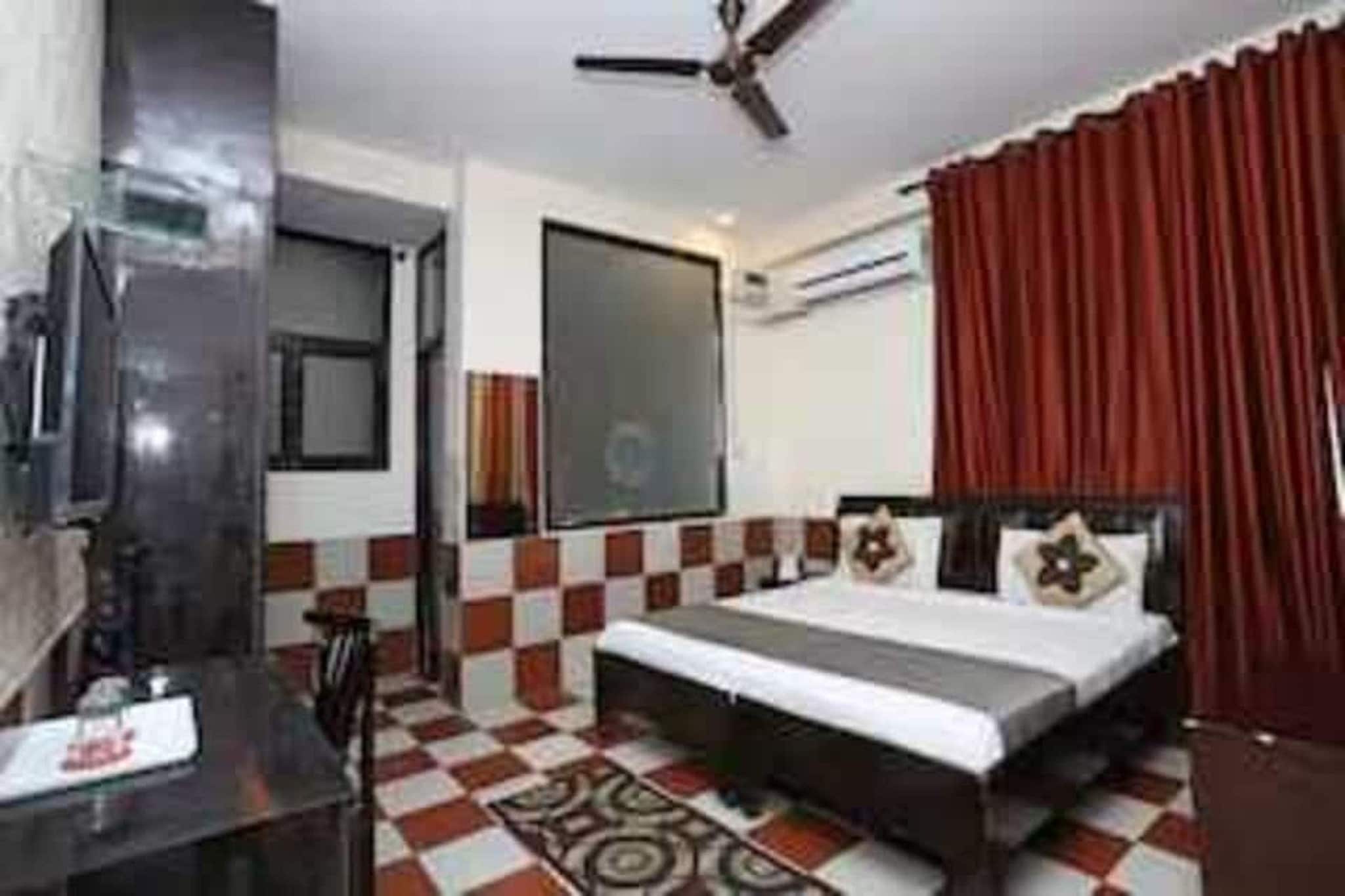 Hotel O Sector 93 Noida