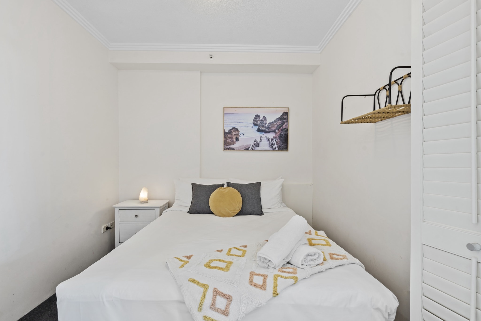 Bed Linen, Fan, Hot Water, Internet Access DSL, Wardrobe, Living room(TV, air conditioning), Kitchen(dining table, stove, electric kettle, toaster, oven, microwave, dishwasher, fridge, dishes and cutlery, Cooking basics, Wine glasses), bedroom(double king size bed), bedroom(Queen Bed), bathroom(washing machine, iron, hairdryer, Towels/Sheets (Incl.), shampoo, body soap, Essentials, Conditioner, Shower gel), sauna, First Aid, Play area, cot, balcony or terrace, heating, swimming pool, private outdoor pool, Long term stays allowed, Near Ocean, Sea view