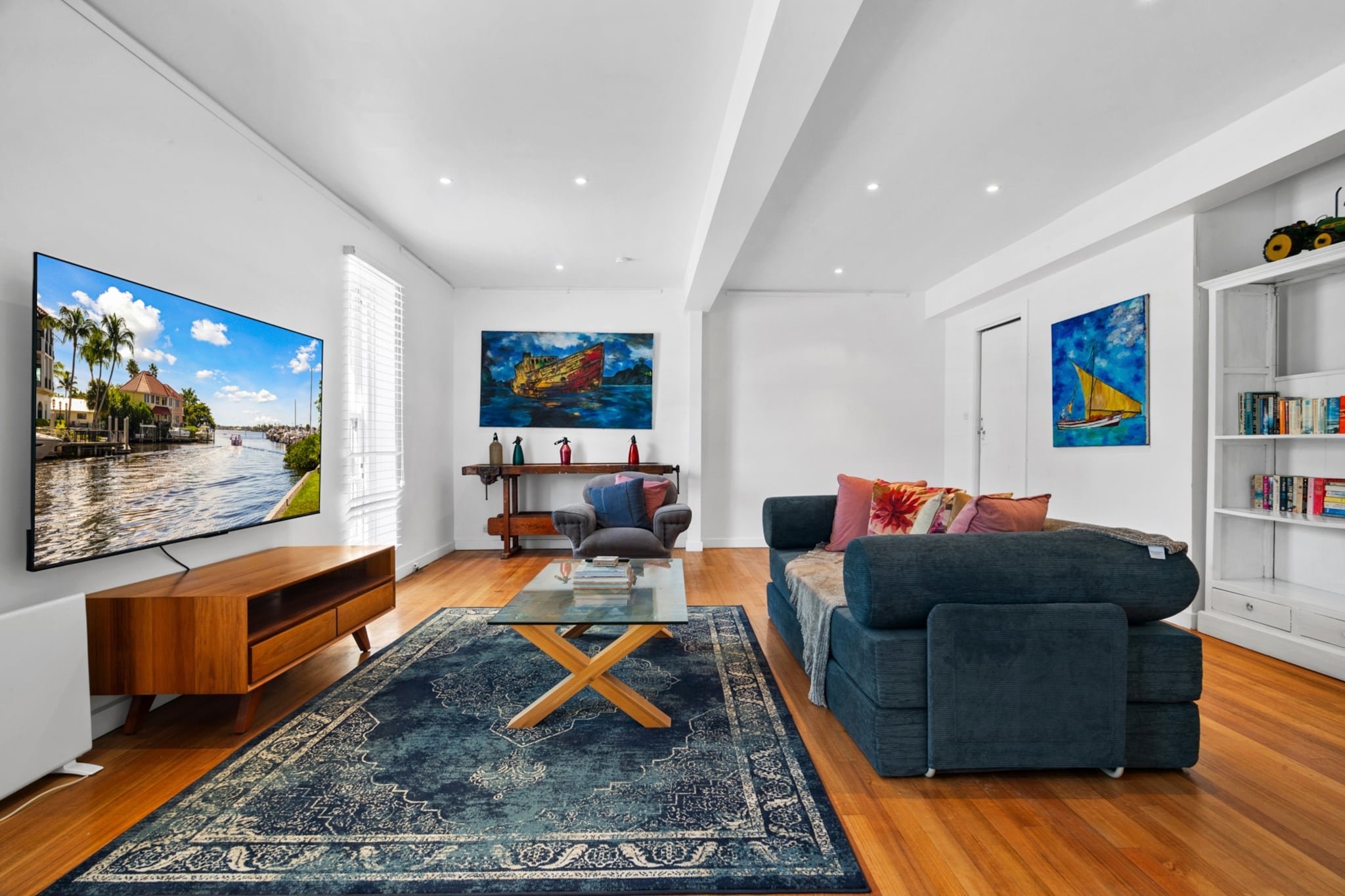 Vintage loft residence with Open-plan mezzanine's