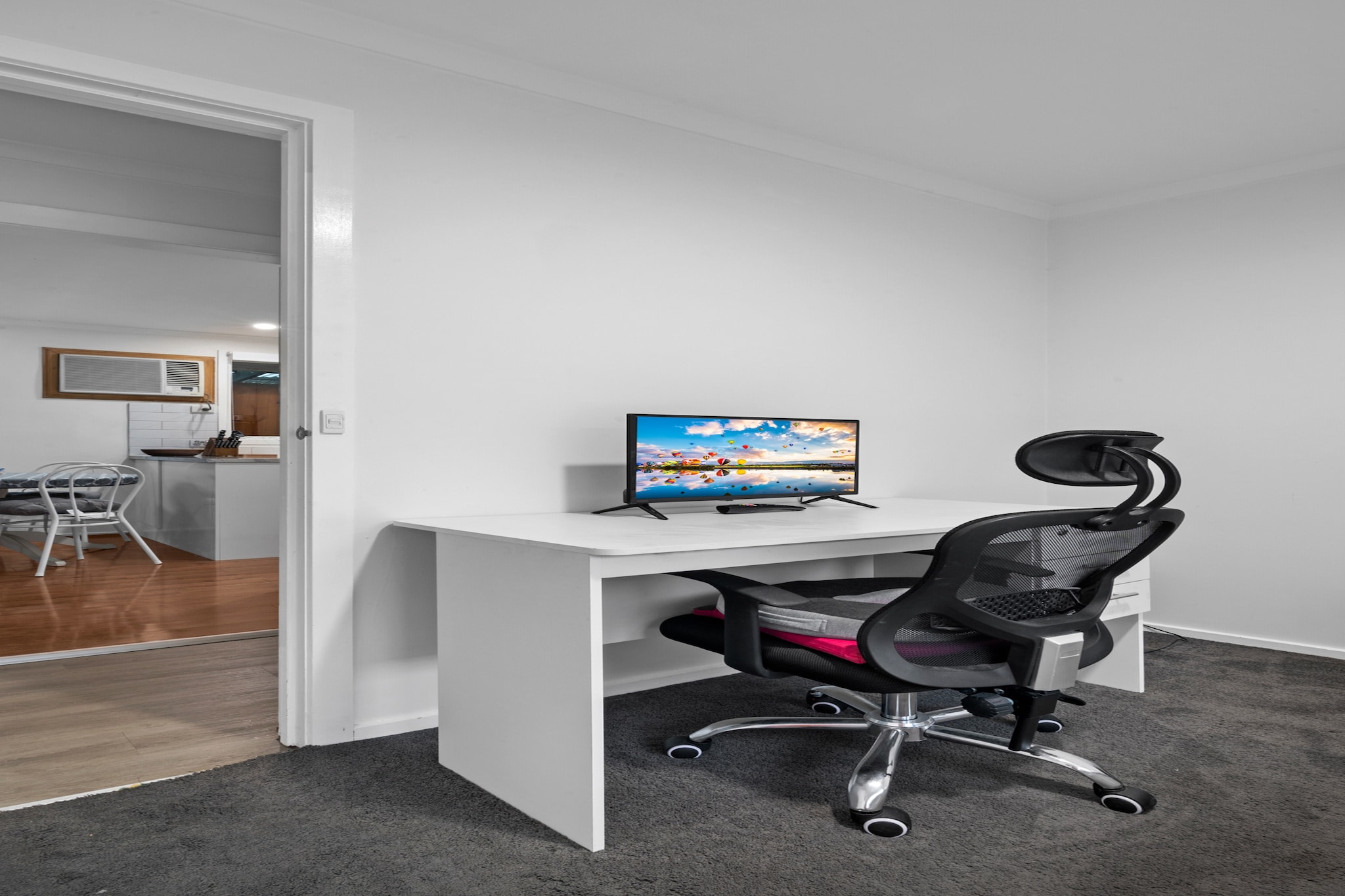 Bed Linen, Hot Water, Internet Access DSL, Wardrobe, Living room(TV), Kitchen(dining table, stove, electric kettle, toaster, oven, microwave, dishwasher, fridge, dishes and cutlery, Cooking basics, Wine glasses), bedroom(Queen Bed), bedroom(2x single bed), bathroom(washing machine, iron, hairdryer, Towels/Sheets (Incl.), shampoo, body soap, Essentials, Conditioner, Shower gel), First Aid, Carbon monoxide detector, Long term stays allowed, Town