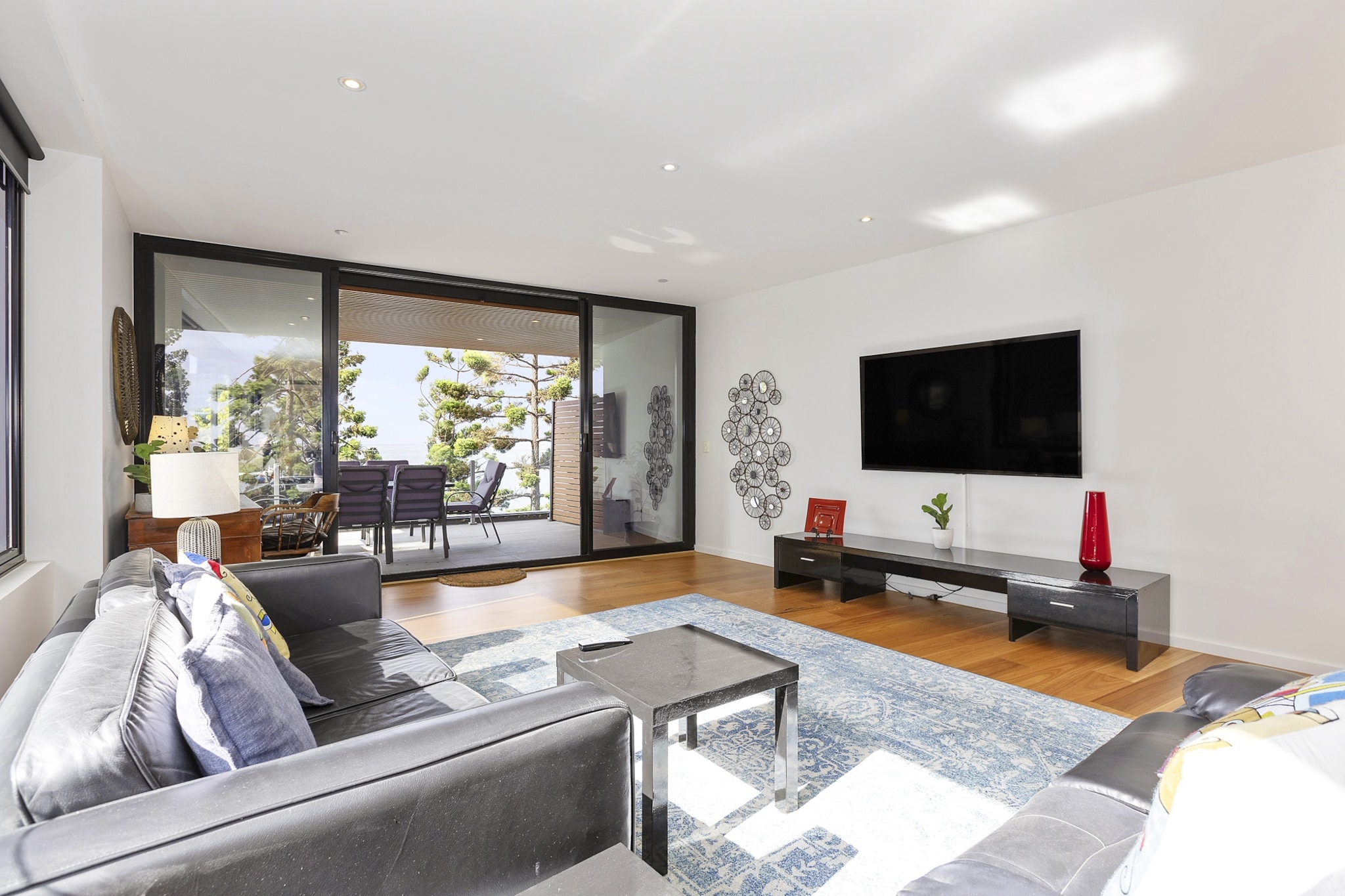 Waterfront Apartment with Stunning Bay Views