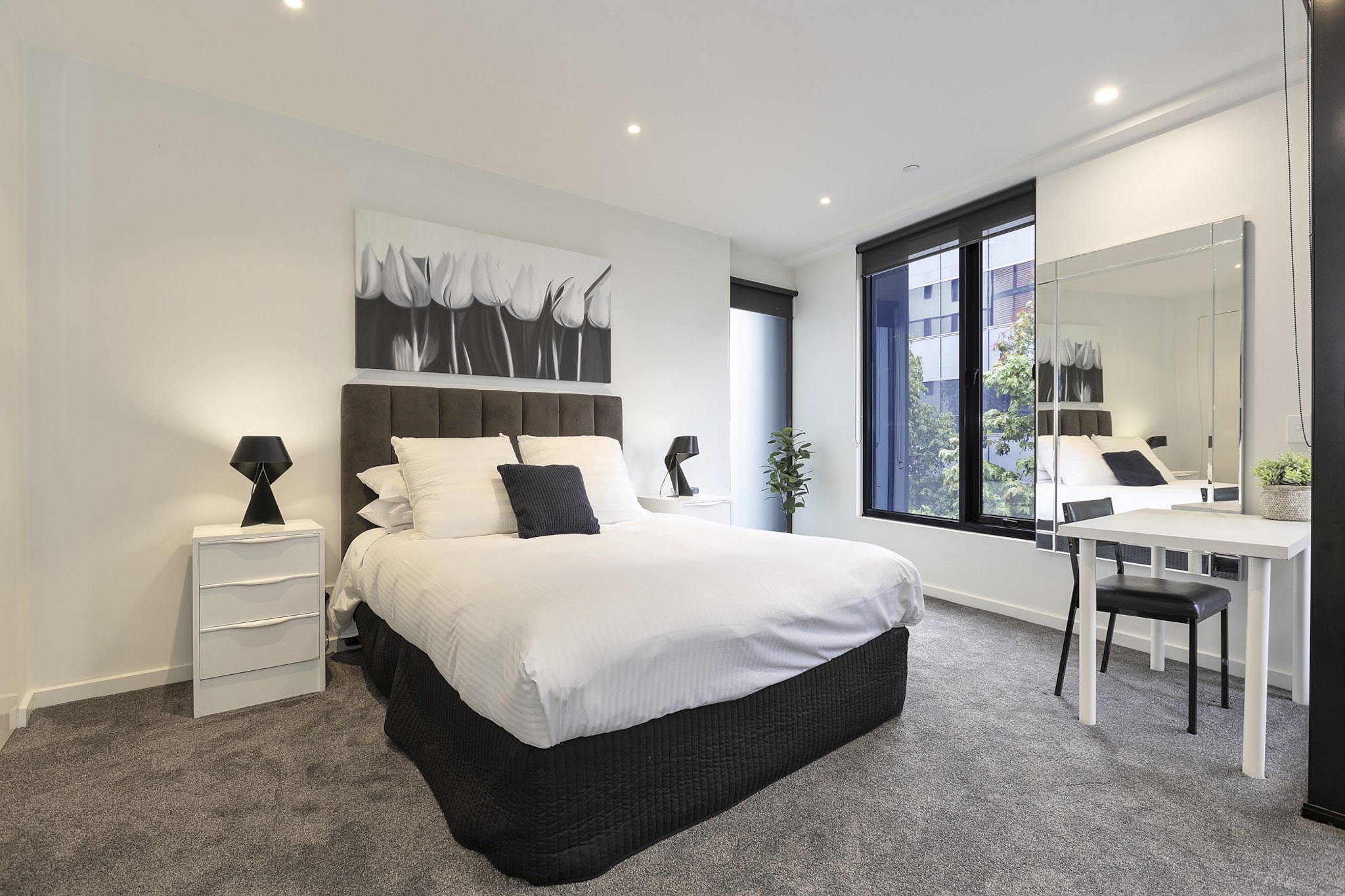 Waterfront Apartment with Stunning Bay Views