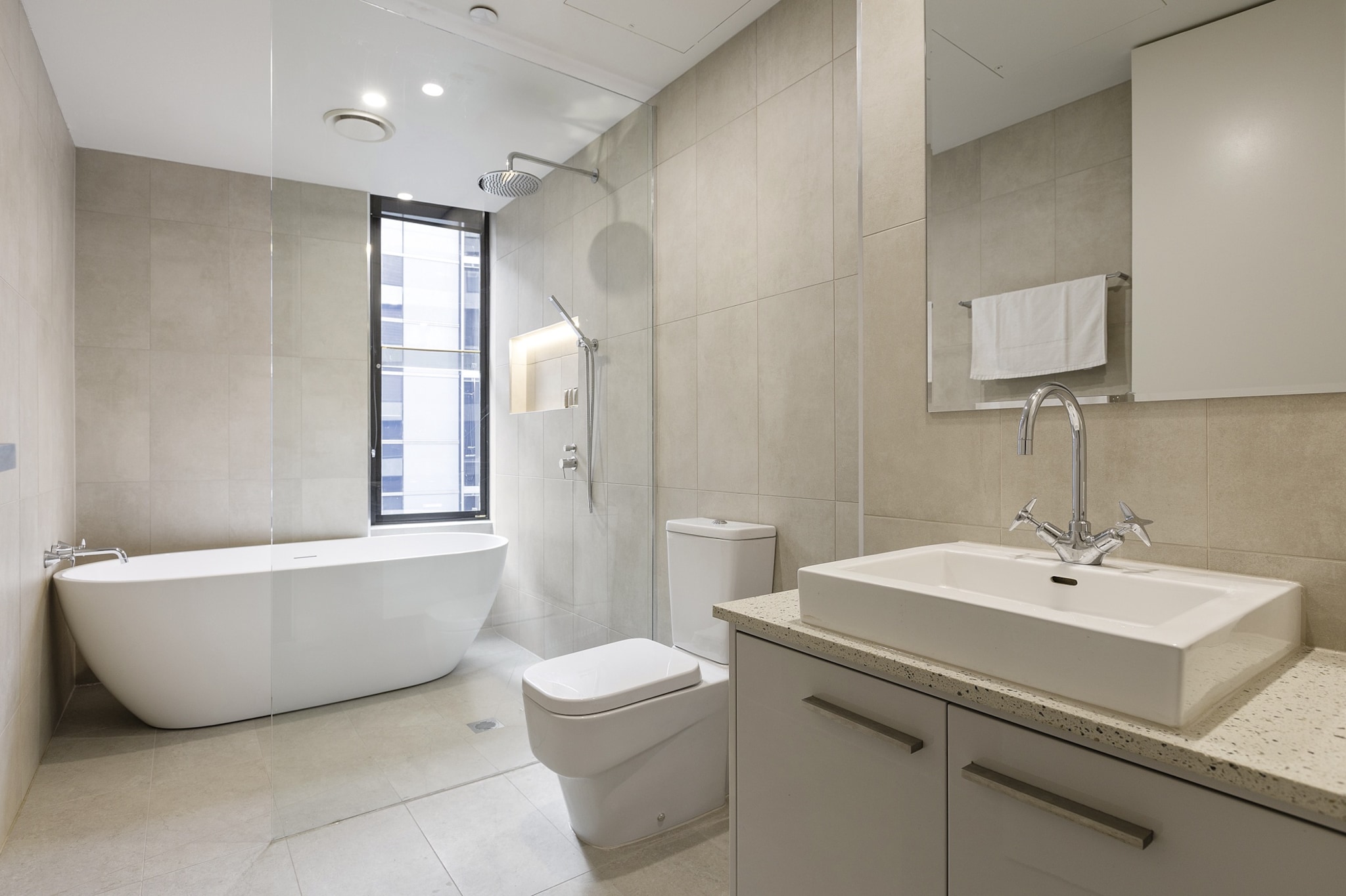 Waterfront Apartment with Stunning Bay Views