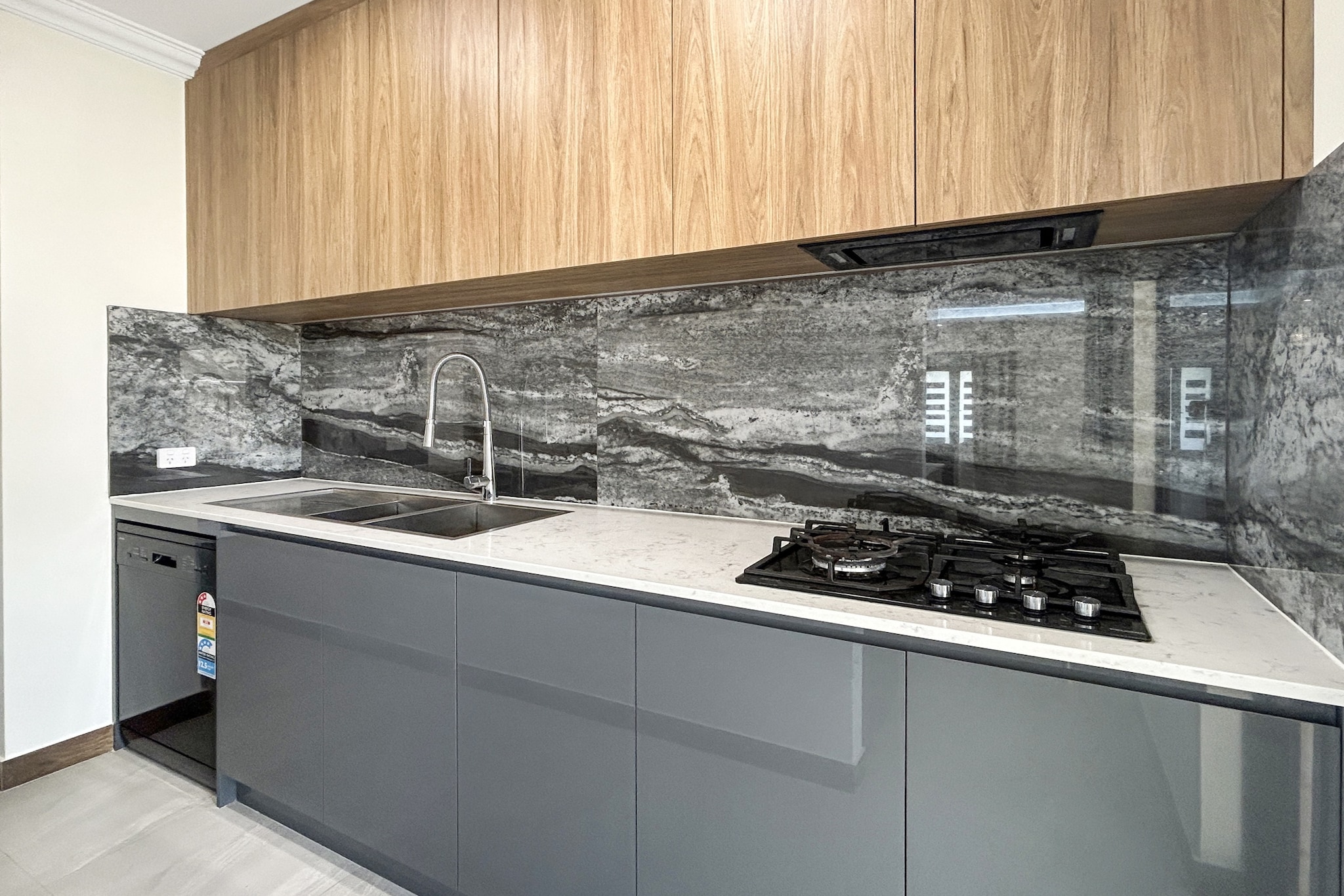 Bed Linen, Hot Water, Internet Access DSL, Wardrobe, Living room(TV, air conditioning), Kitchen(dining table, stove, electric kettle, toaster, coffee machine, oven, microwave, dishwasher, fridge, dishes and cutlery, Cooking basics, Wine glasses), bedroom(double king size bed), bedroom(double bed), bedroom(double bed), bedroom(single bed), bathroom(tumble dryer, washing machine, iron, hairdryer, Towels/Sheets (Incl.), shampoo, body soap, Essentials, Conditioner, Shower gel), bathroom, First Aid, Play area, bath tub, balcony or terrace, heating, Coffee, Downtown, Long term stays allowed, Town