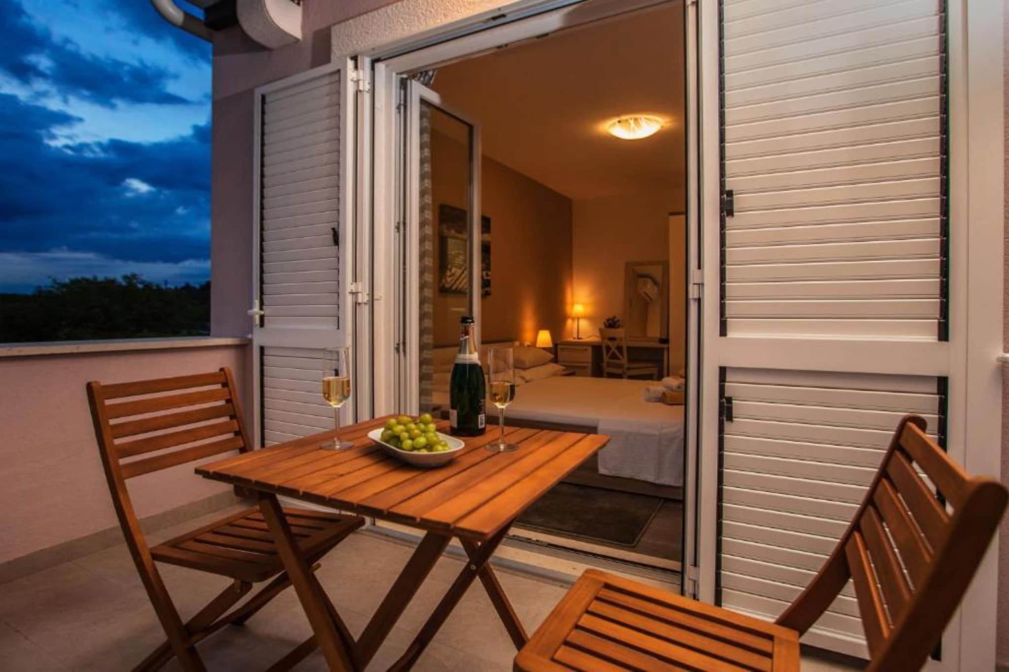 Adriatic Pearl - FourBedroom Villa with heated pool - Terrasbalkon