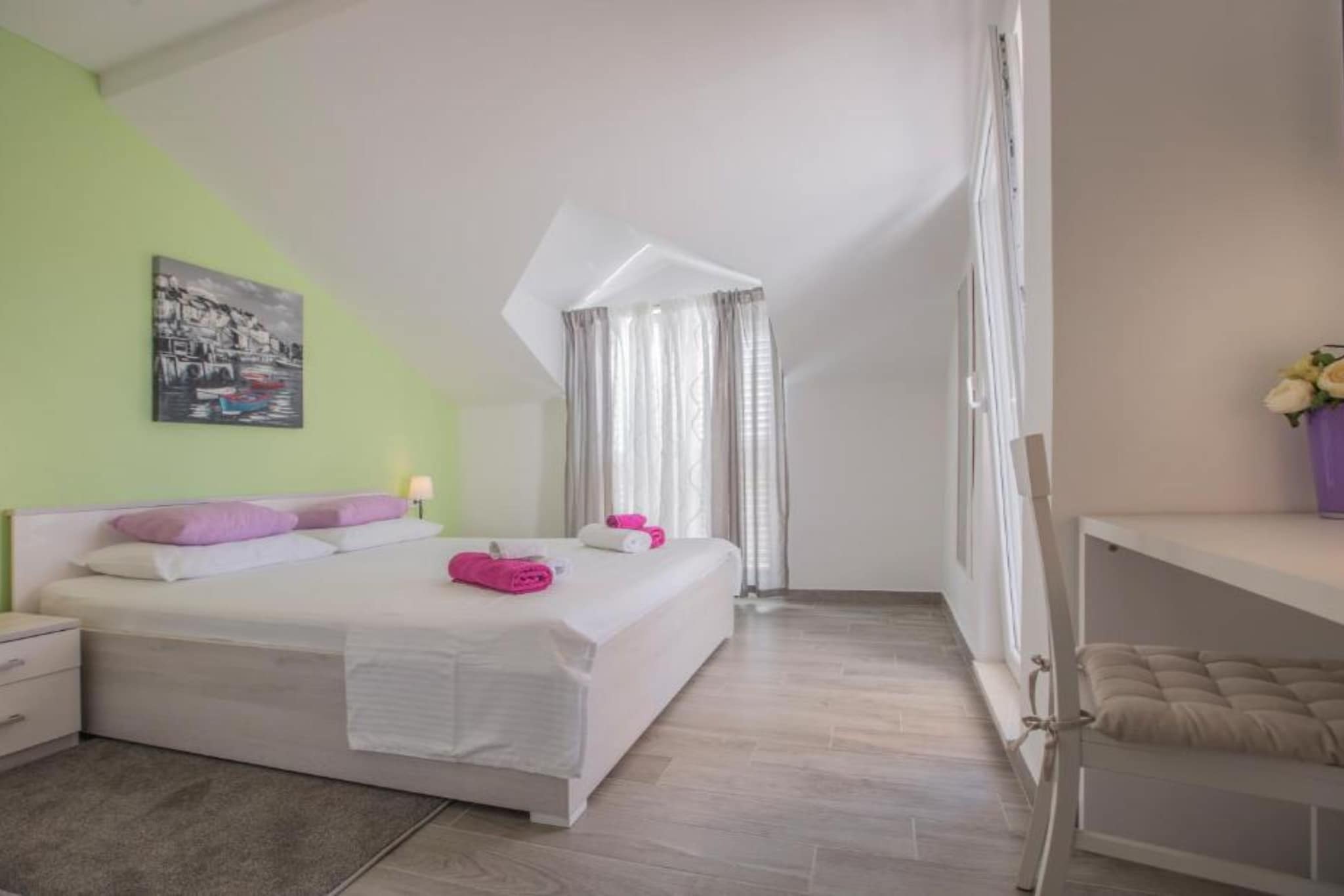 Adriatic Pearl - FourBedroom Villa with heated pool - Slaapkamer