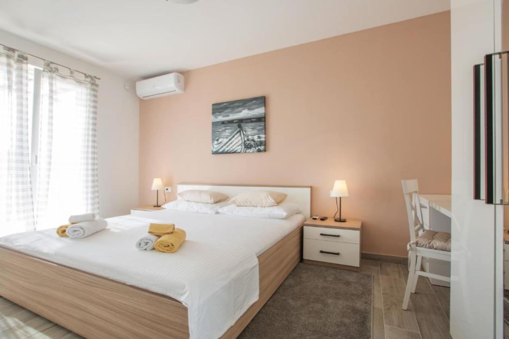 Adriatic Pearl - FourBedroom Villa with heated pool - Slaapkamer