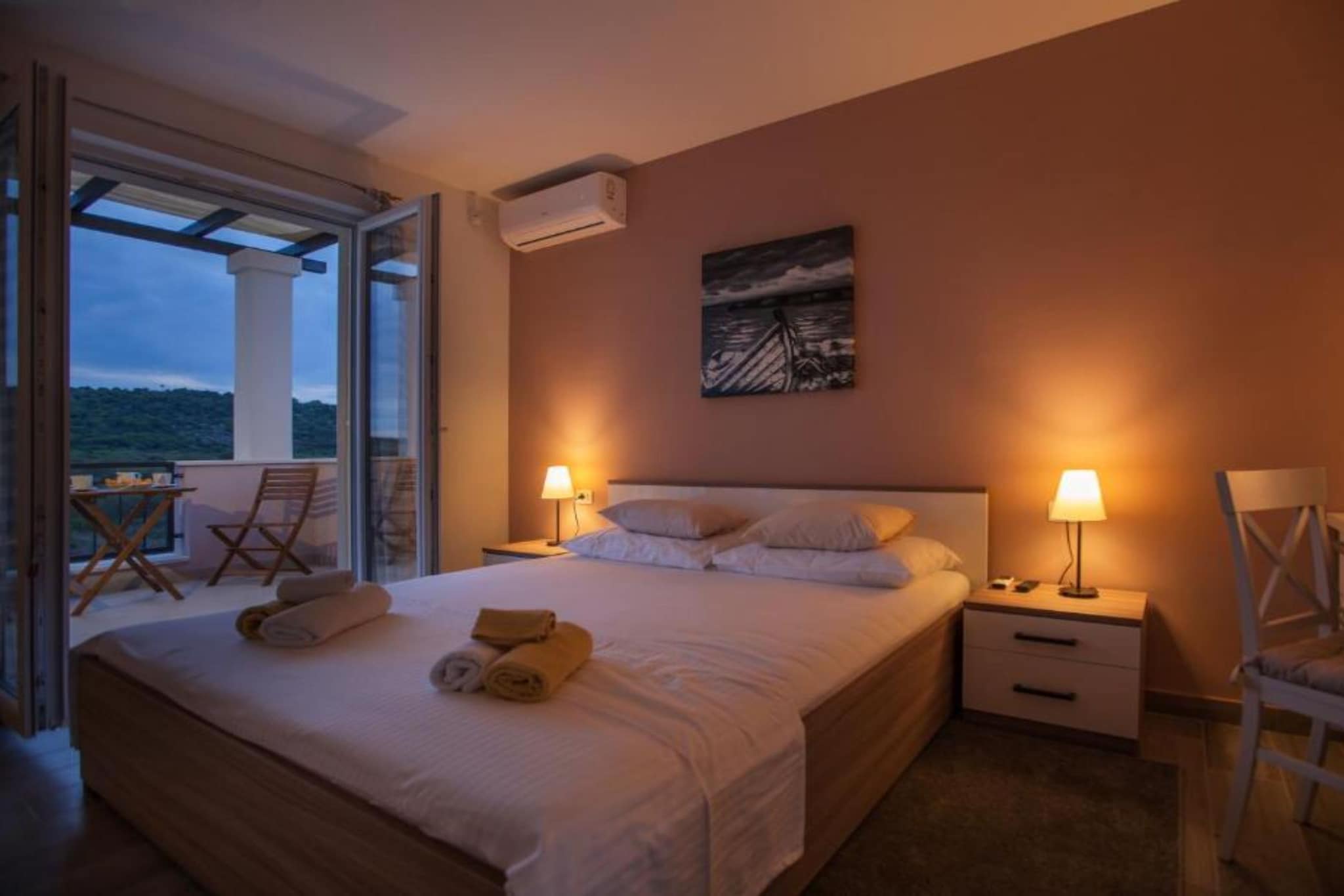 Adriatic Pearl - FourBedroom Villa with heated pool - Slaapkamer