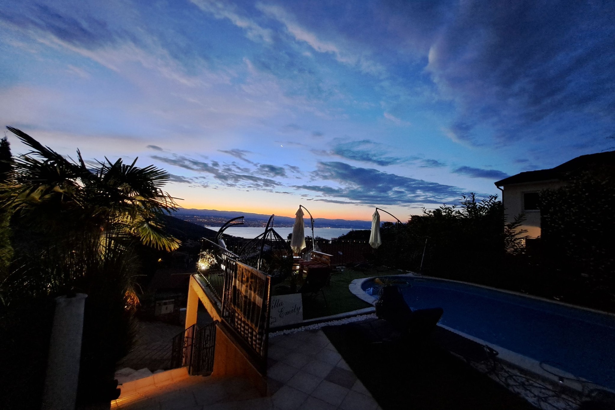 Beautiful Unique Family Villa Emily - Five Bedroom Holiday Home  With Pool - Im Freien