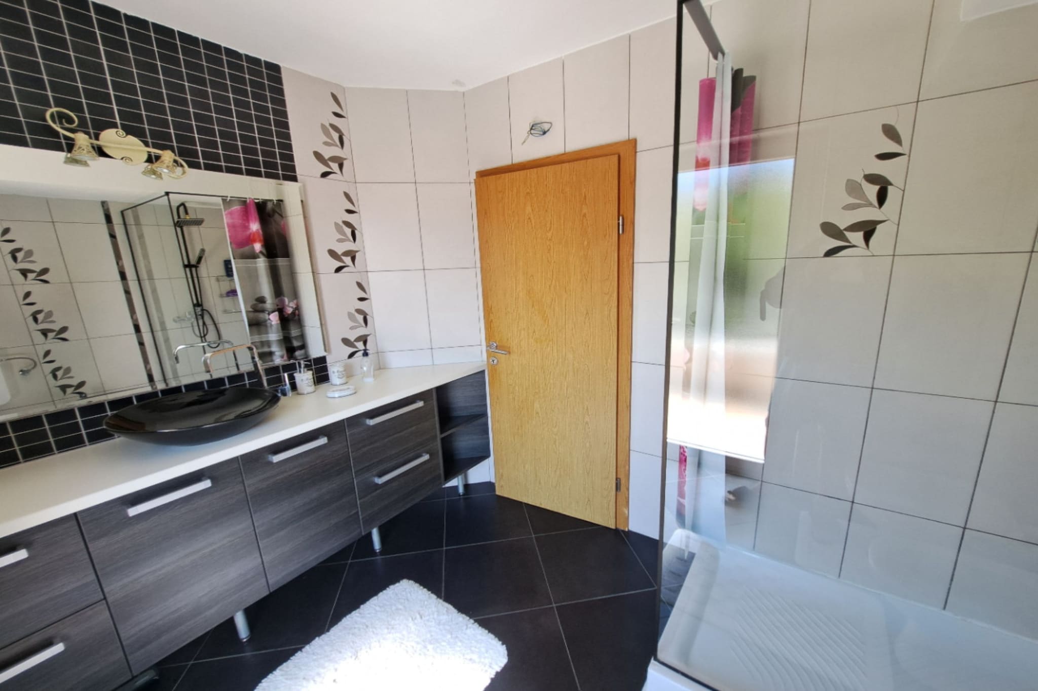Beautiful Unique Family Villa Emily - Five Bedroom Holiday Home  With Pool - Badezimmer