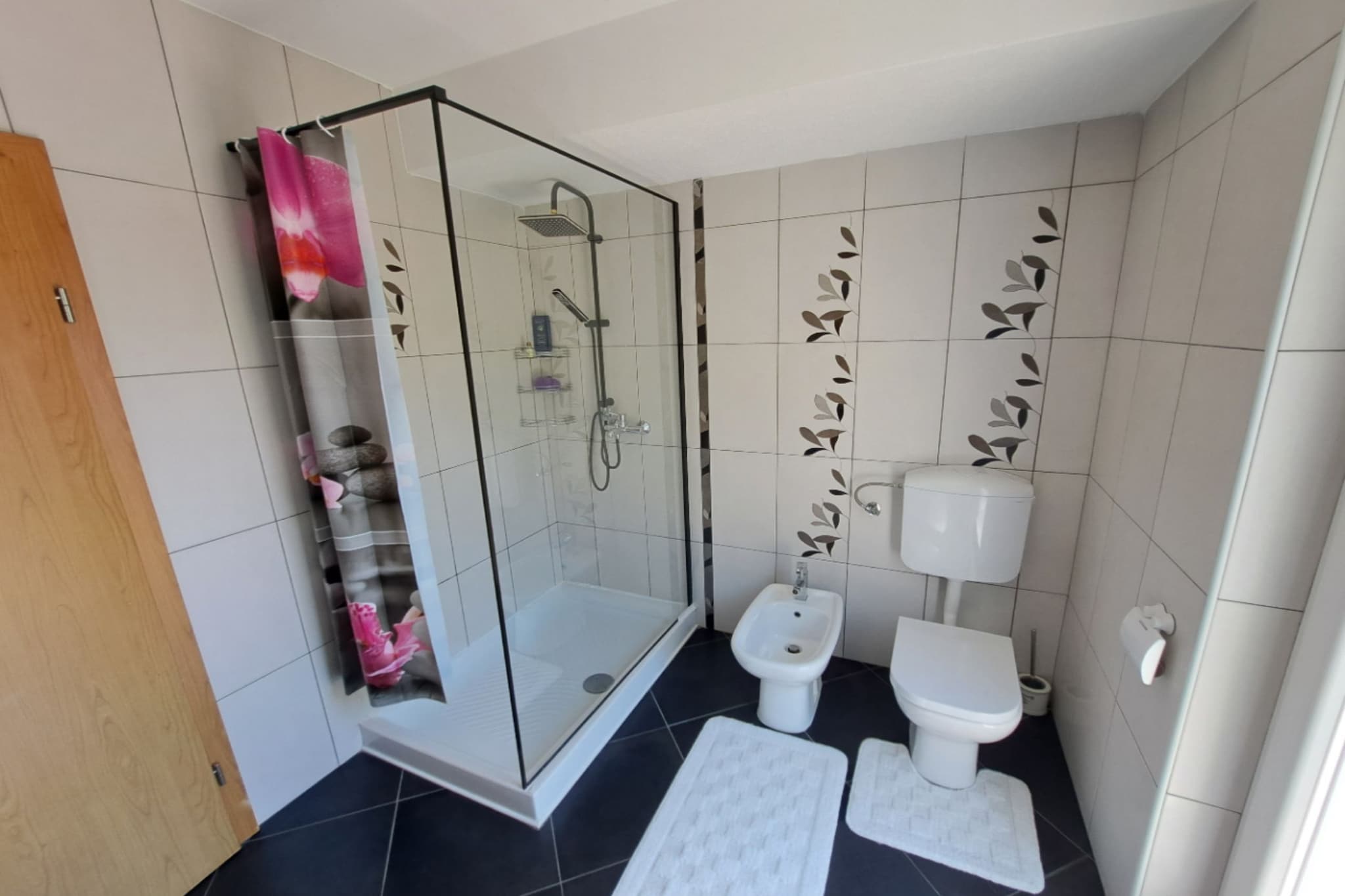 Beautiful Unique Family Villa Emily - Five Bedroom Holiday Home  With Pool - Badezimmer