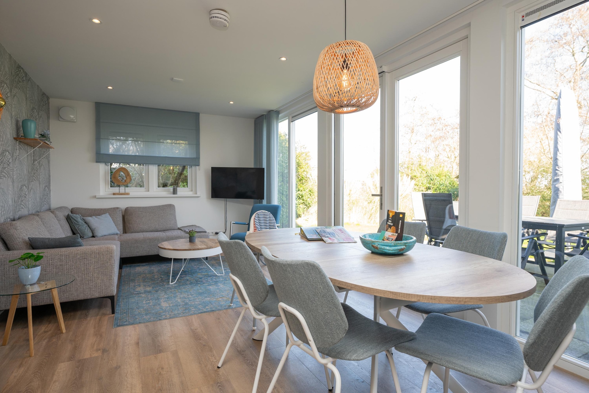 Enjoy a carefree family holiday on Texel at Villa Mienterbos – Heideglop, situated in a quiet, green park on the edge of De Koog. This modern and accessible villa combines comfort, luxury, and nature, ideal for families, larger families, and guests with limited mobility. The beach, forest, and dunes are within walking and cycling distance, giving you direct access to the Texel countryside.

Layout & Rooms:
The house features a comfortable living room with a bright seating area, a smart TV, and French doors leading to the terrace.
A fully equipped kitchen with a combination microwave, dishwasher, refrigerator with freezer compartment, Nespresso machine, and a spacious dining area.
One bedroom on the ground floor with box-spring beds and an adjacent bathroom, ideal for guests with disabilities. Two bedrooms on the first floor with box-spring beds and TVs. There is a spacious bathroom on the ground floor with a walk-in shower and toilet, wheelchair accessible. On the first floor, there is a second bathroom with a bath/shower combination, double sink, and toilet. The property has an elevator (accessible for disabled guests).

Traveling with multiple families or planning a holiday with grandparents? You can book identical villas next to each other, ideal for privacy while still enjoying time together.