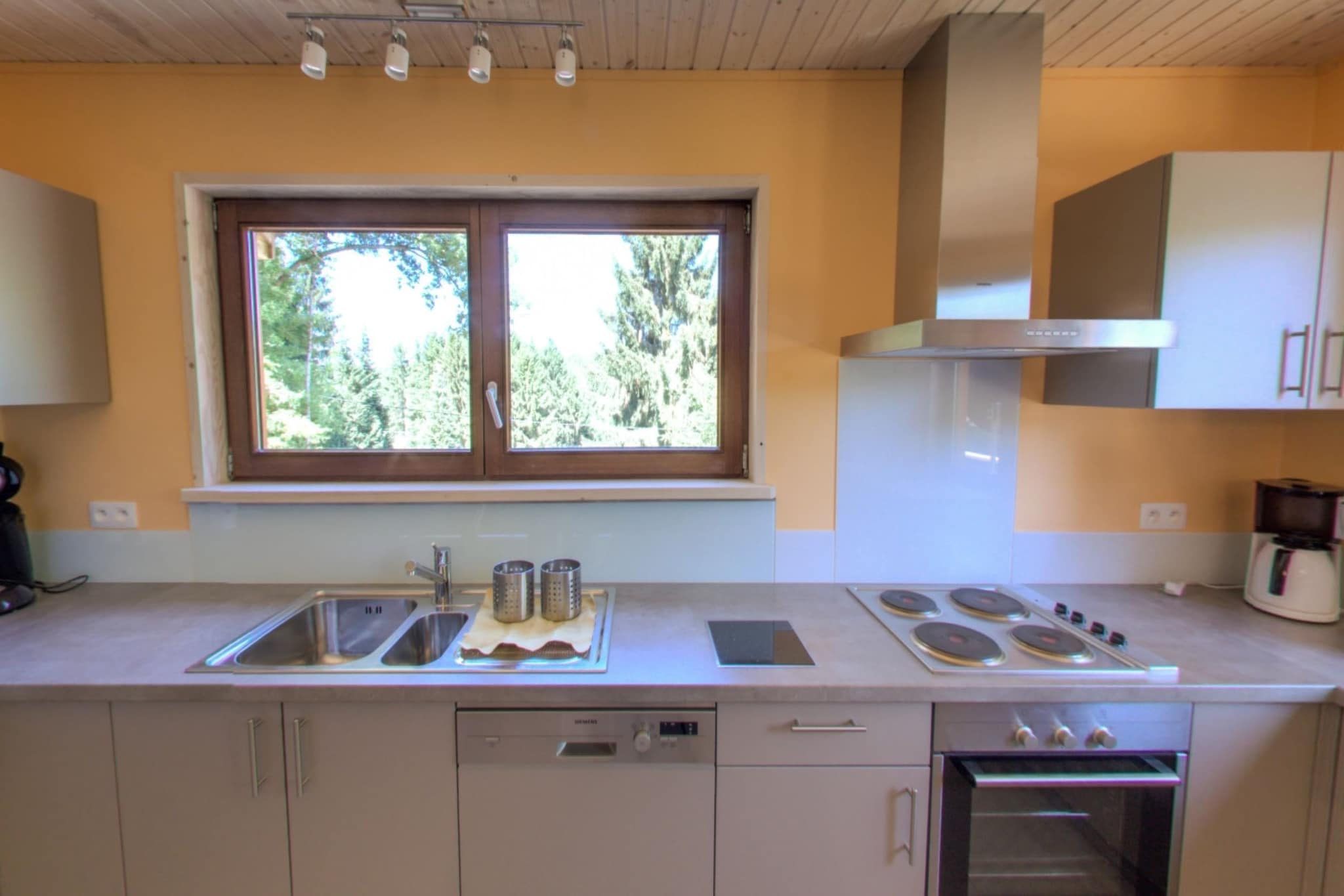 Ground floor: (bedroom(single bed, single bed), bedroom(double bed, baby crib(free)), bedroom(bunk bed), bathroom(shower, washbasin, washbasin, toilet), toilet, washing room(tumble dryer, washing machine), sauna)\n\nOn the 1st floor: (Living room(TV, seating area), dining room(dining table), Kitchen(hob, cooker, hood, coffee machine(pads), oven, microwave, dishwasher, fridge-freezer, dishes and cutlery), bedroom(double bed), bathroom(shower, washbasin, washbasin, toilet), toilet)\n\nterrace, garden(fenced), parking