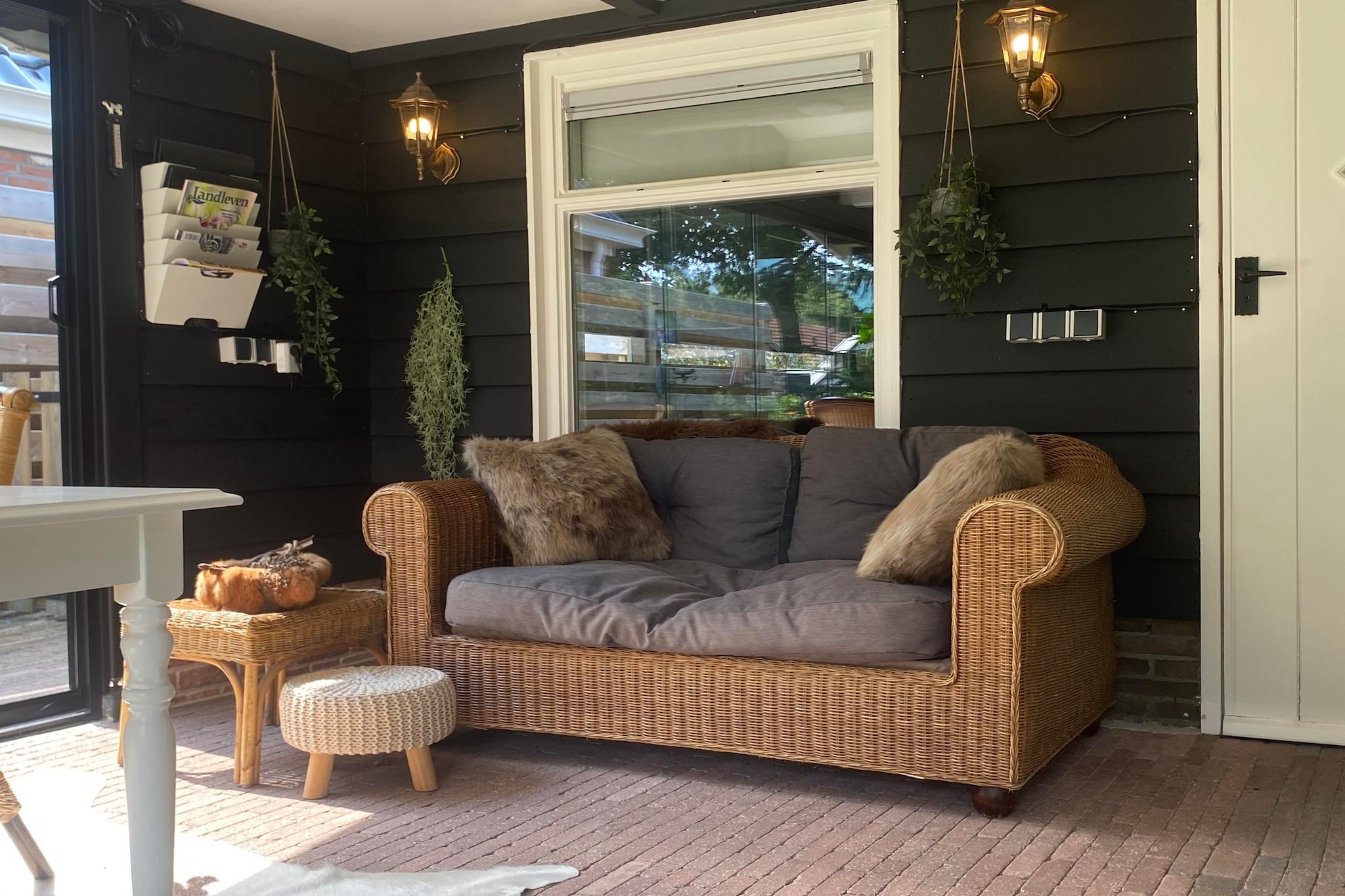 Discover the perfect romantic retreat in this cozy, comfortable holiday home designed specifically for two. Located in the peaceful residential area of Bellingwolde, this charming escape offers a serene sanctuary where you can truly unwind. The highlight of the home is its spacious, fully-glazed garden room, which provides a beautiful, bright space to relax regardless of the weather—perfect for enjoying a meal or simply soaking in the tranquil surroundings of your expansive private garden.

Wellness is at the heart of the experience here. After a day of exploring the lush, wooded landscapes of the Westerwolde region, you can retreat to your private wellness area to indulge in the soothing warmth of an infrared sauna or enjoy a relaxing soak in the hot tub. Inside, the home is equally inviting, featuring a luxurious bathroom with a walk-in shower, a comfortable double bed, and a well-equipped kitchen. Whether you’re planning a quiet getaway or a base for outdoor adventures, this home provides all the essentials for a restorative stay, including laundry facilities and high-speed Wi-Fi.

The surrounding Westerwolde region is one of the Netherlands' best-kept secrets, known for its ancient forests, winding streams, and deep historical roots. Nature lovers can spend hours hiking or cycling through diverse, marked routes, or canoeing along the picturesque Ruiten Aa. For a dose of history, explore the charming fortified village of Bourtange, the historic Castle in Wedde, or the stunning monastery in Ter Apel.