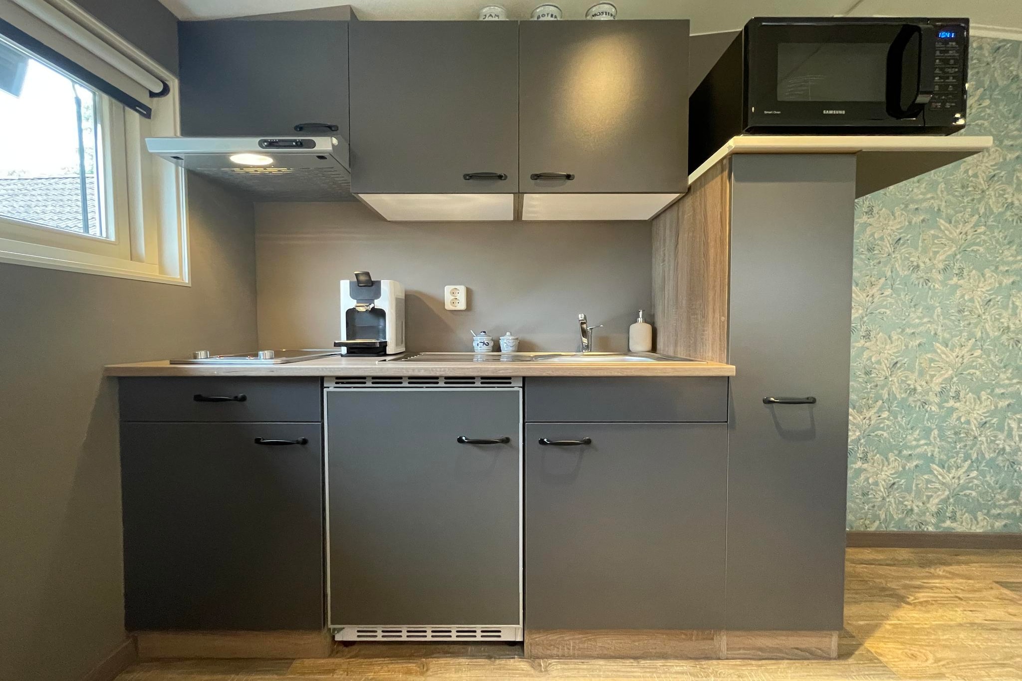 Living room(TV(cable, smart TV), seating area), Kitchen(dining table, electric kettle, coffee machine, oven, combination microwave, fridge, freezer, dishes and cutlery, Cooking basics), bedroom(double bed), bathroom(shower, washbasin, toilet), Internet access, First Aid, hot tub, infrared sauna, washing machine, patio, terrace, garden, parking, high chair, hairdryer