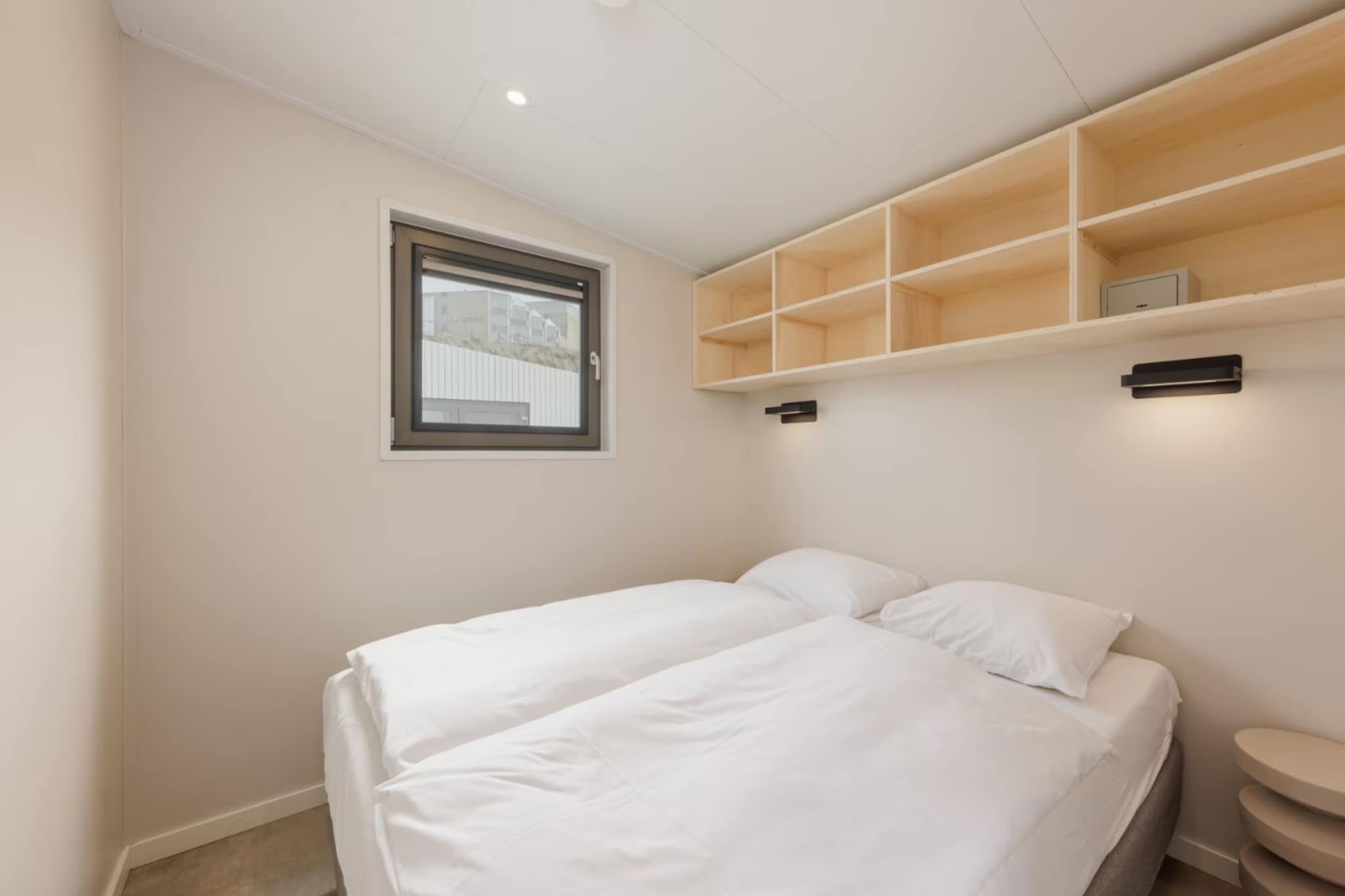 Living room(seating area), open kitchen(dining table, stove, hob, electric kettle, coffee machine, fridge-freezer, dishes and cutlery, Cooking basics), bedroom(single bed, single bed, single bed, single bed), bathroom(shower, washbasin, toilet), toilet, veranda, Internet access, cot, heating, air conditioning, terrace, high chair, lounge set, Sea view