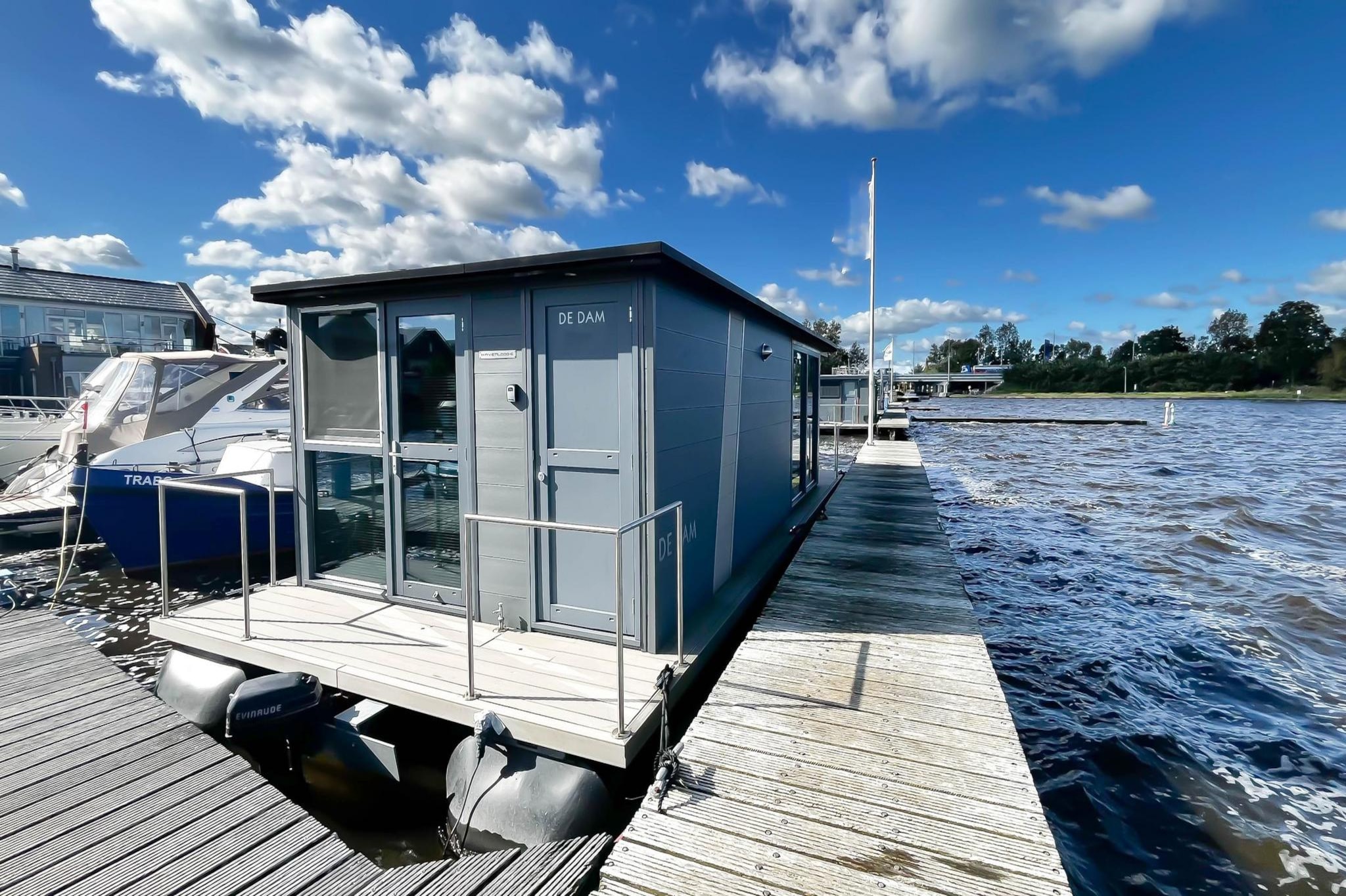 Houseboat for 4 on Uitgeester Lake
