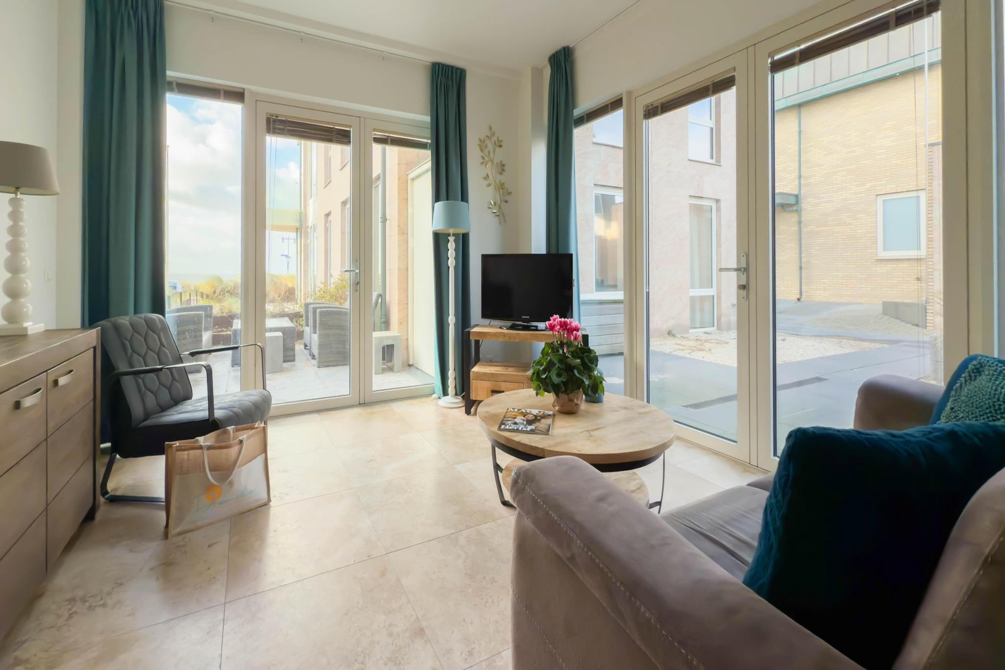 Egmond Boulevard Home with Parking