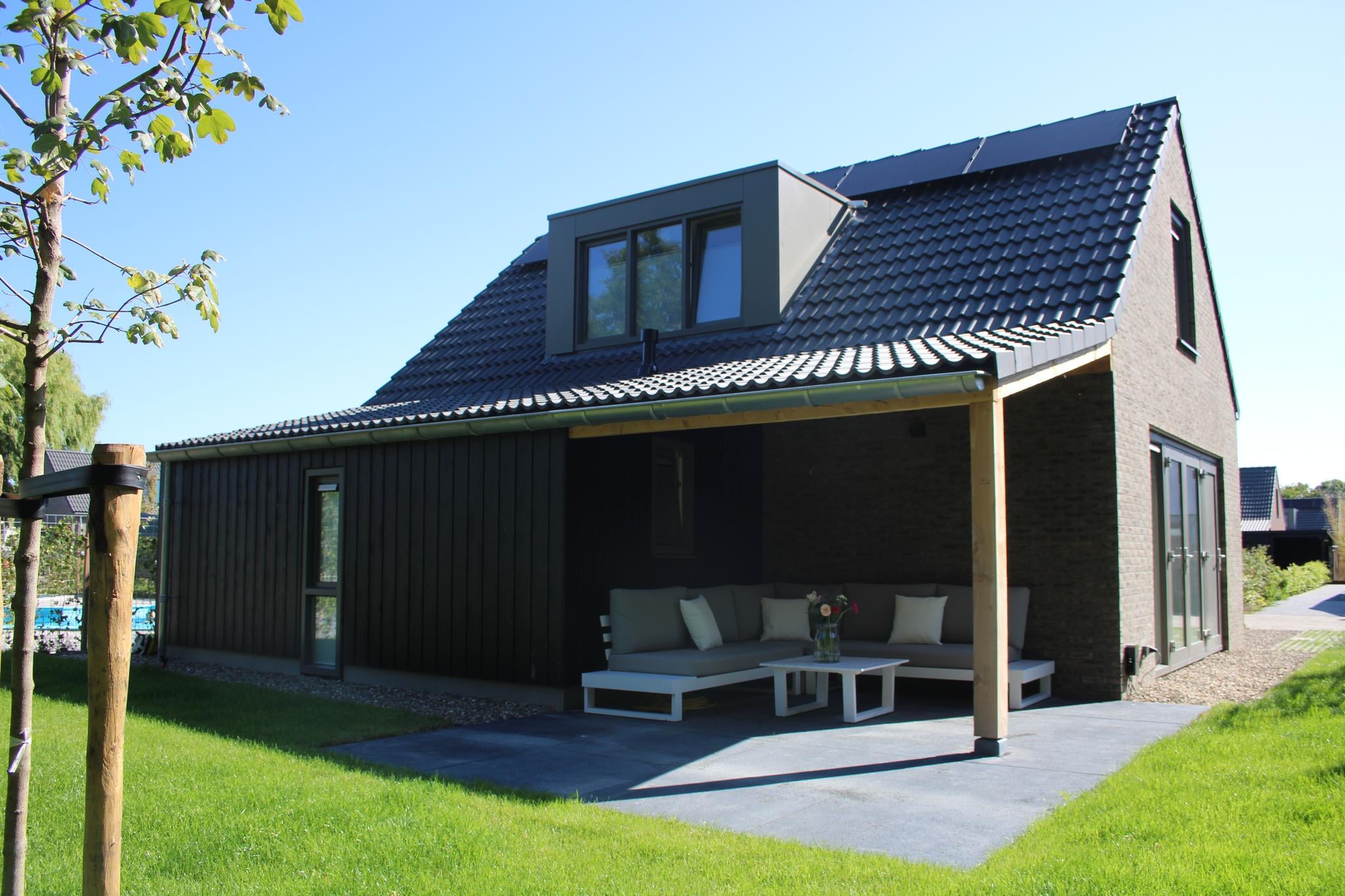 Modern Holiday Home near Sea