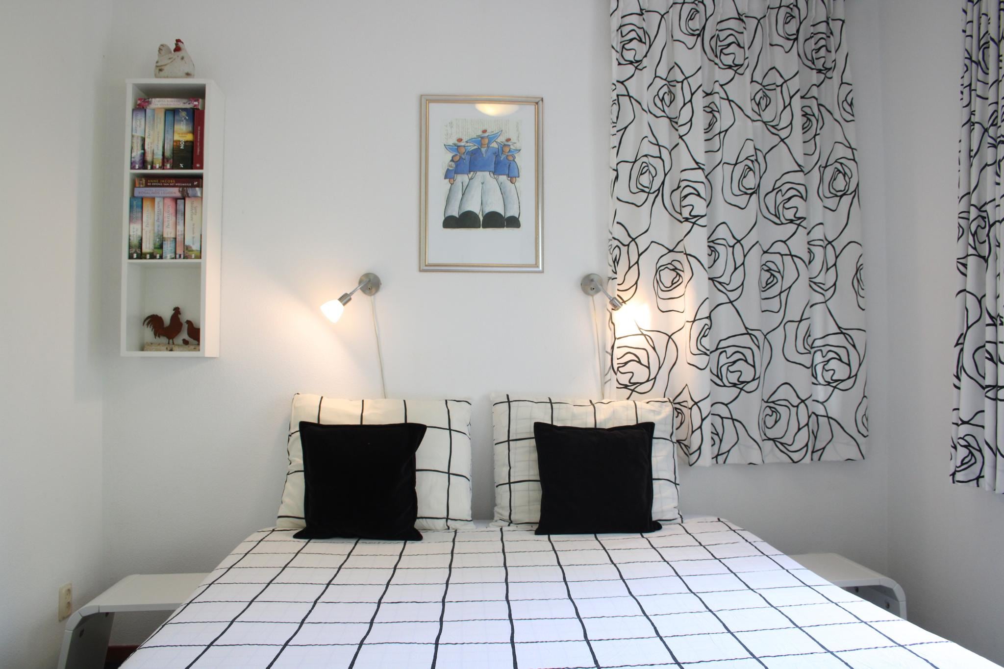 Ground floor: (open kitchen(electric kettle, coffee machine(cups, pads), oven, combination microwave, dishwasher, fridge, freezer, dishes and cutlery, Cooking basics), Living/diningroom(TV(cable), dining table, seating area, DVD player), bedroom(double bed), bathroom(bath tub, shower, washbasin), toilet(toilet))\n\nOn the 1st floor: (bedroom(single bed, single bed), bedroom(single bed, single bed), bathroom(shower, washbasin, toilet))\n\nInternet access, tumble dryer, washing machine, patio, heating, terrace, BBQ, parking, parking, parasol