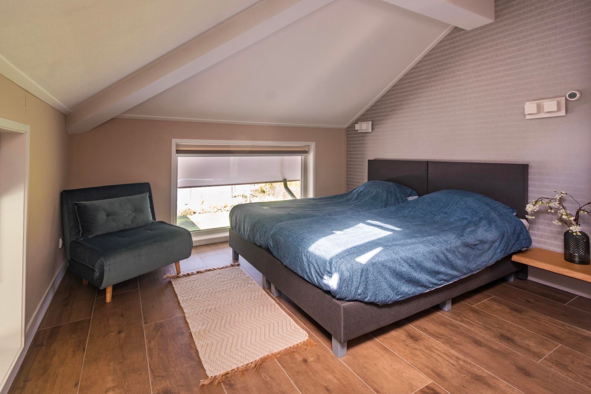Ground floor: (open kitchen(electric kettle, coffee machine, oven, dishwasher, fridge-freezer, dishes and cutlery, Cooking basics), Living/diningroom(TV, dining table, seating area), sleeping niche(single bed))\n\nOn the 1st floor: (bedroom(double bed), bedroom(double bed), bedroom(double bed), bathroom(bath tub, shower, washbasin, washbasin, toilet))\n\nInternet access, tumble dryer, hot tub, sauna, washing machine, patio, heating, terrace, garden, BBQ, parking, parking, trampoline, high chair, lounge set, Charging post for electric cars