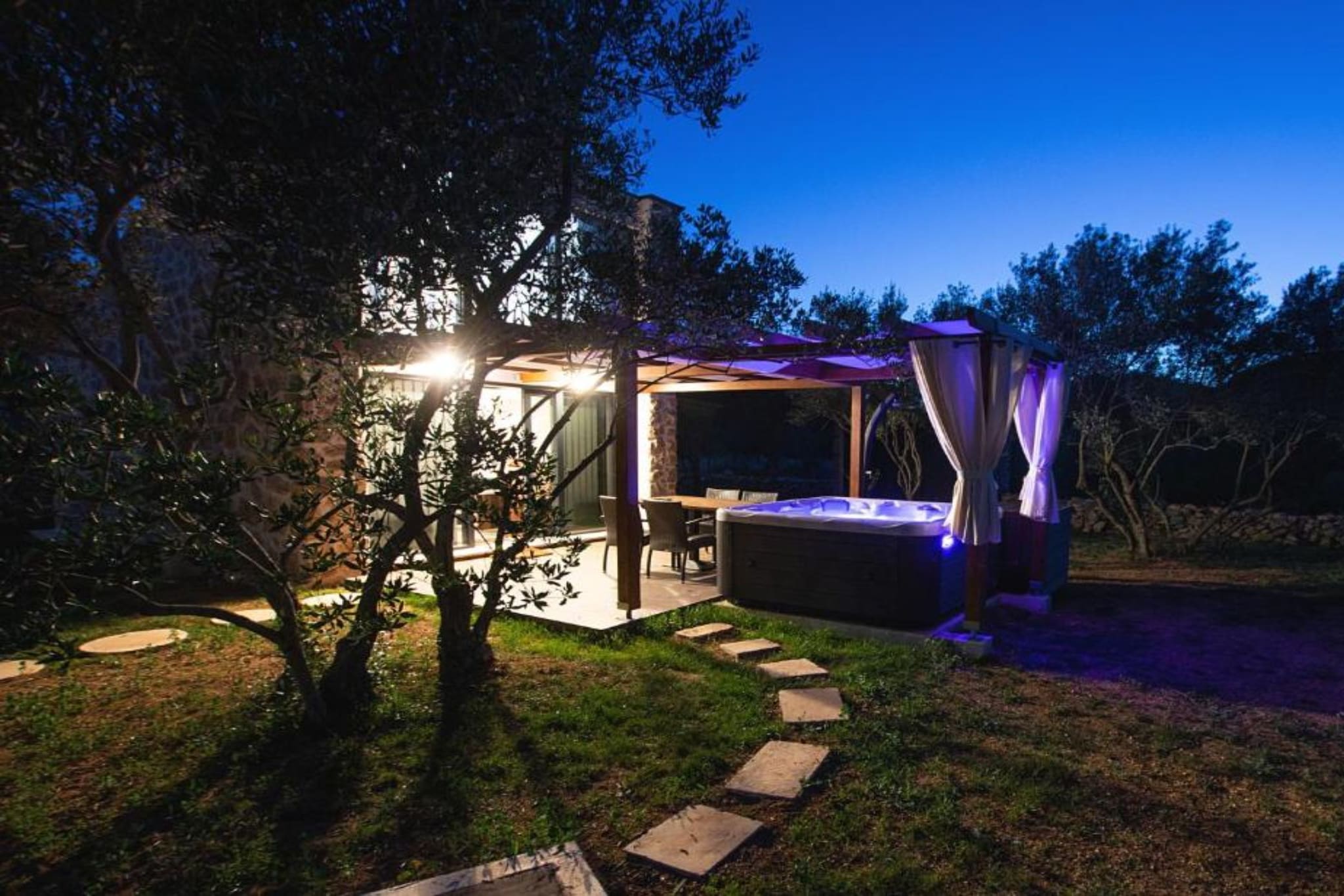 Capesanta - One Bedroom Holiday Home with Hot Tub - Sfeer