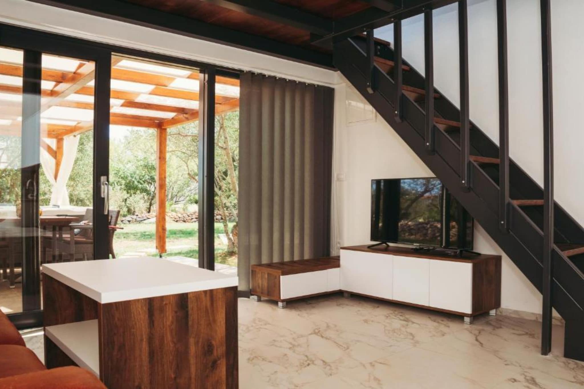 Capesanta - One Bedroom Holiday Home with Hot Tub - Woonkamer