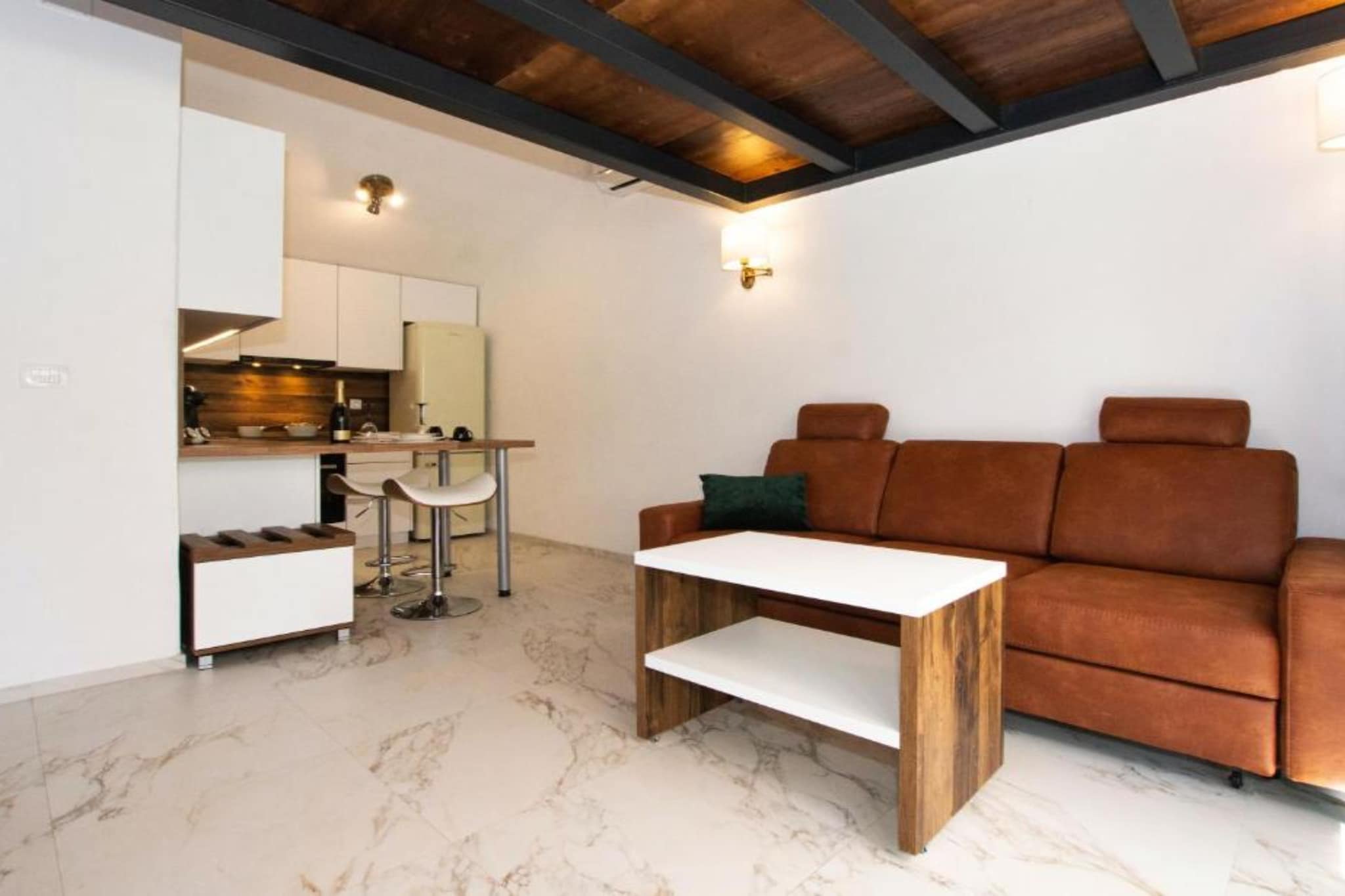 Capesanta - One Bedroom Holiday Home with Hot Tub