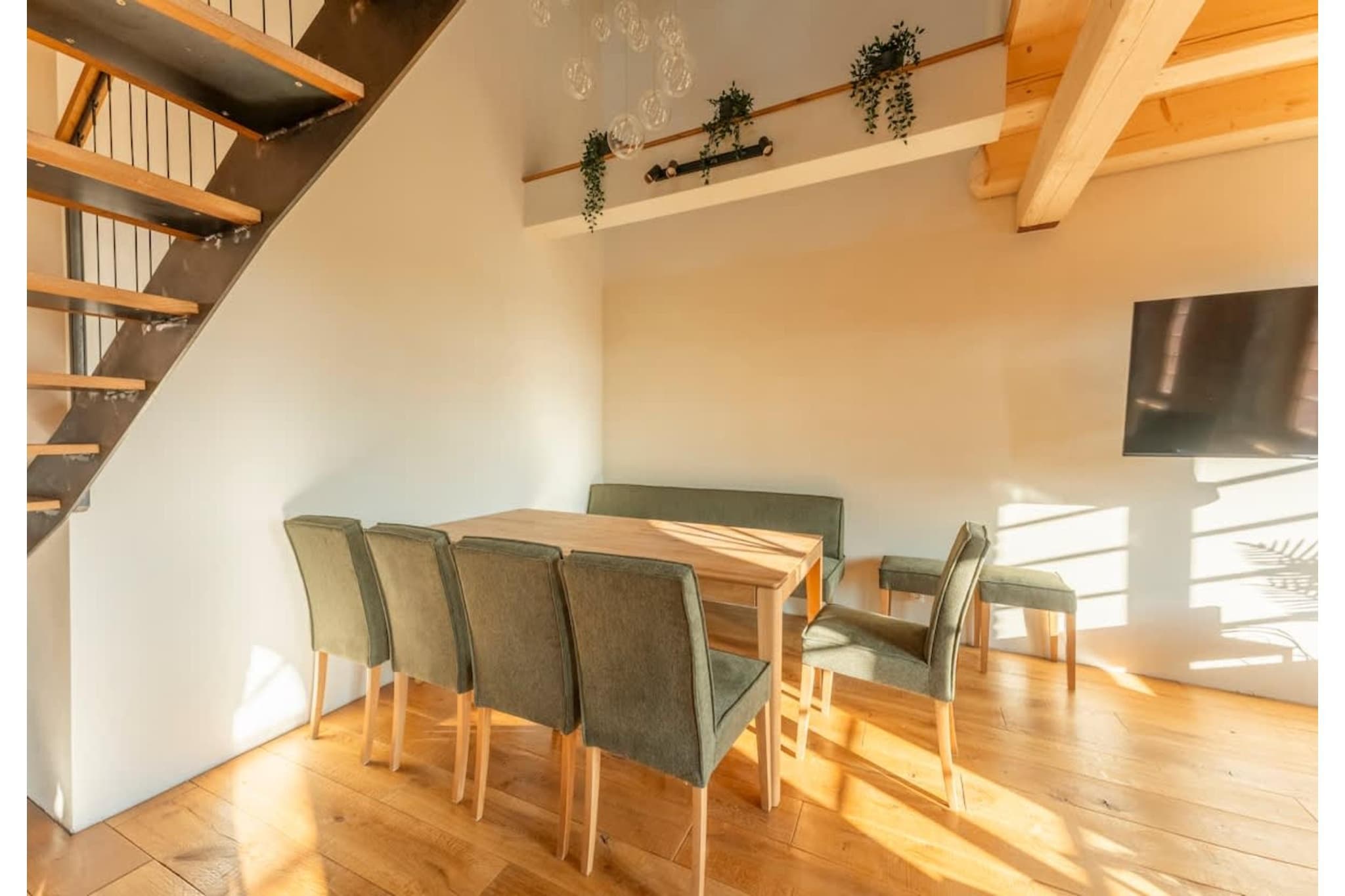 Galeriewohnung mit 7 m Raumhöhe, Whirlwanne & Kamin - Best Price!